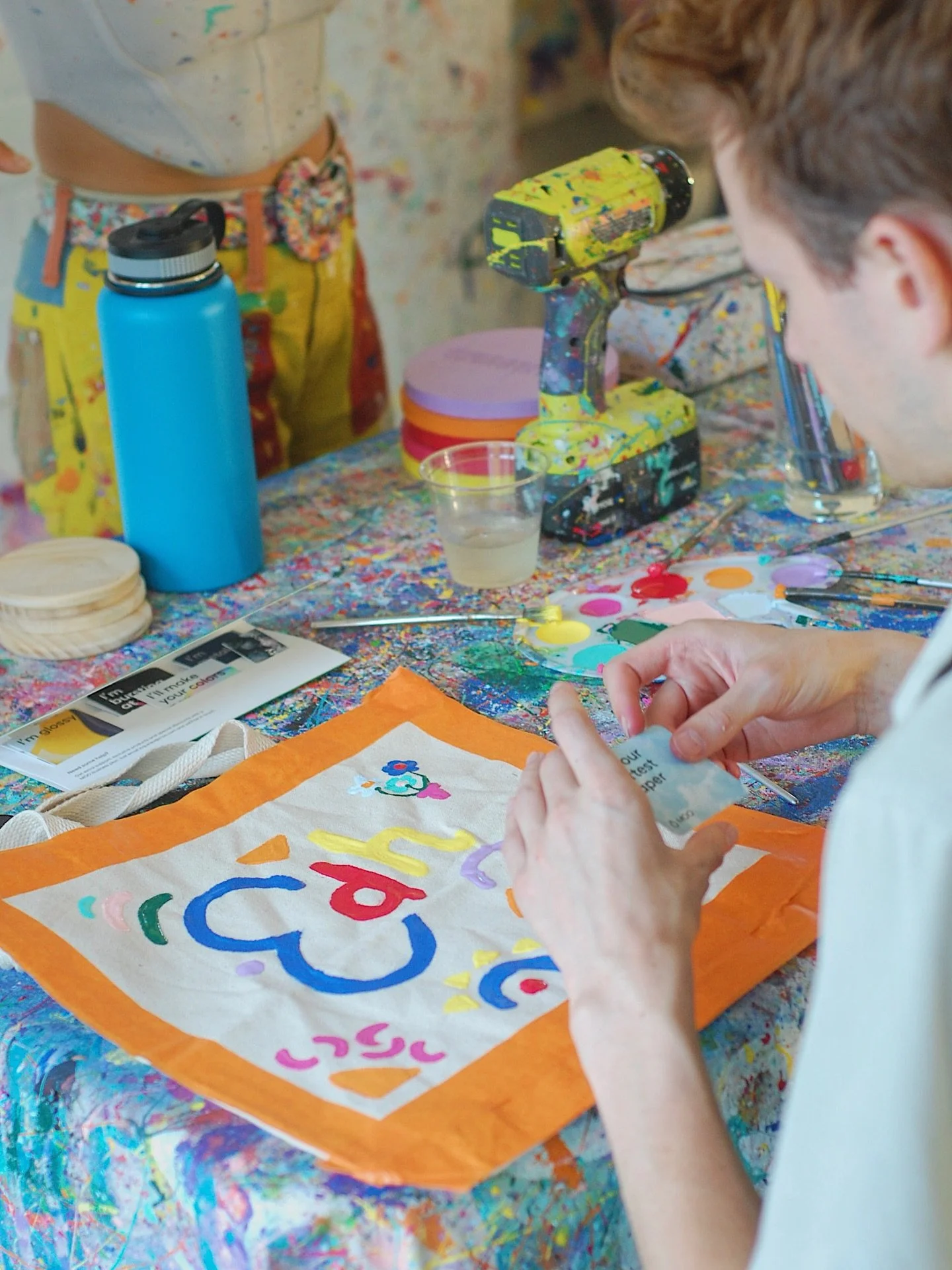 One of our first guests in Ventura 🌸 Meet @everett.does.hair ✨✂️ local, talented hairstylist who tailored his Paint With Meaning experience… now the inspiration for his new business cards 🌼💇‍♀️💙❤️💛