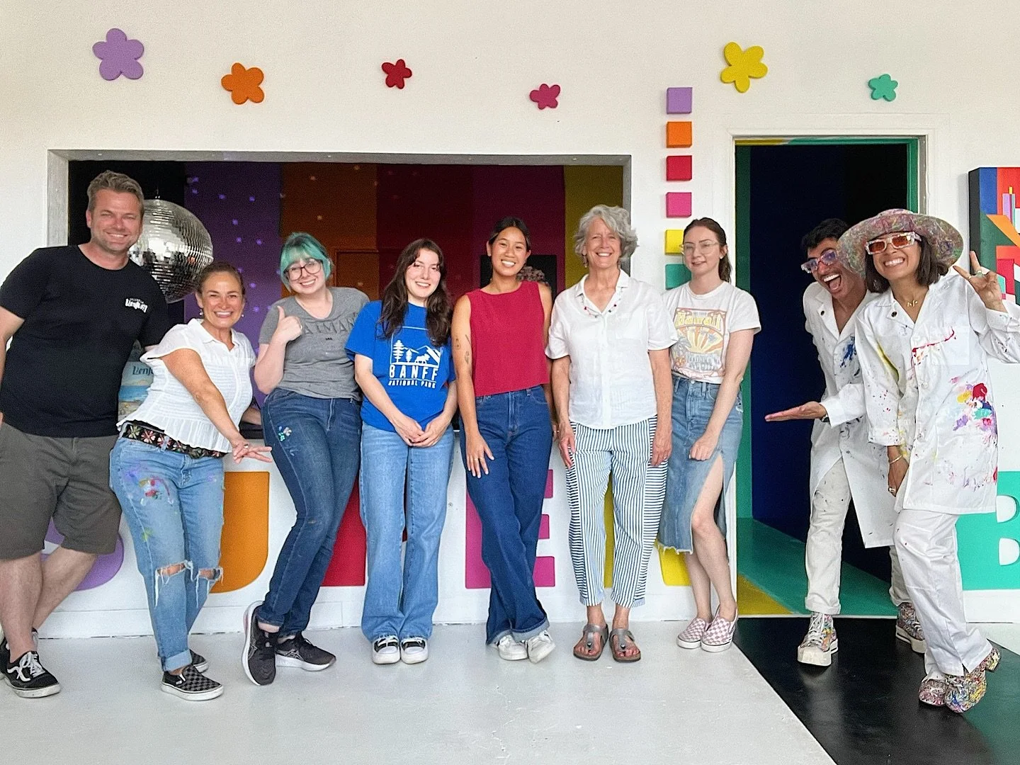 🌸 This summer we had the absolute joy of welcoming the @visitventura team as our very first guests in the SUPERBLOOM Ventura studio! 🌼🎉🎨
From sandals and sneakers to an @xgames bucket hat, skateboard deck, denim vest, jeans, and even 3D-printed