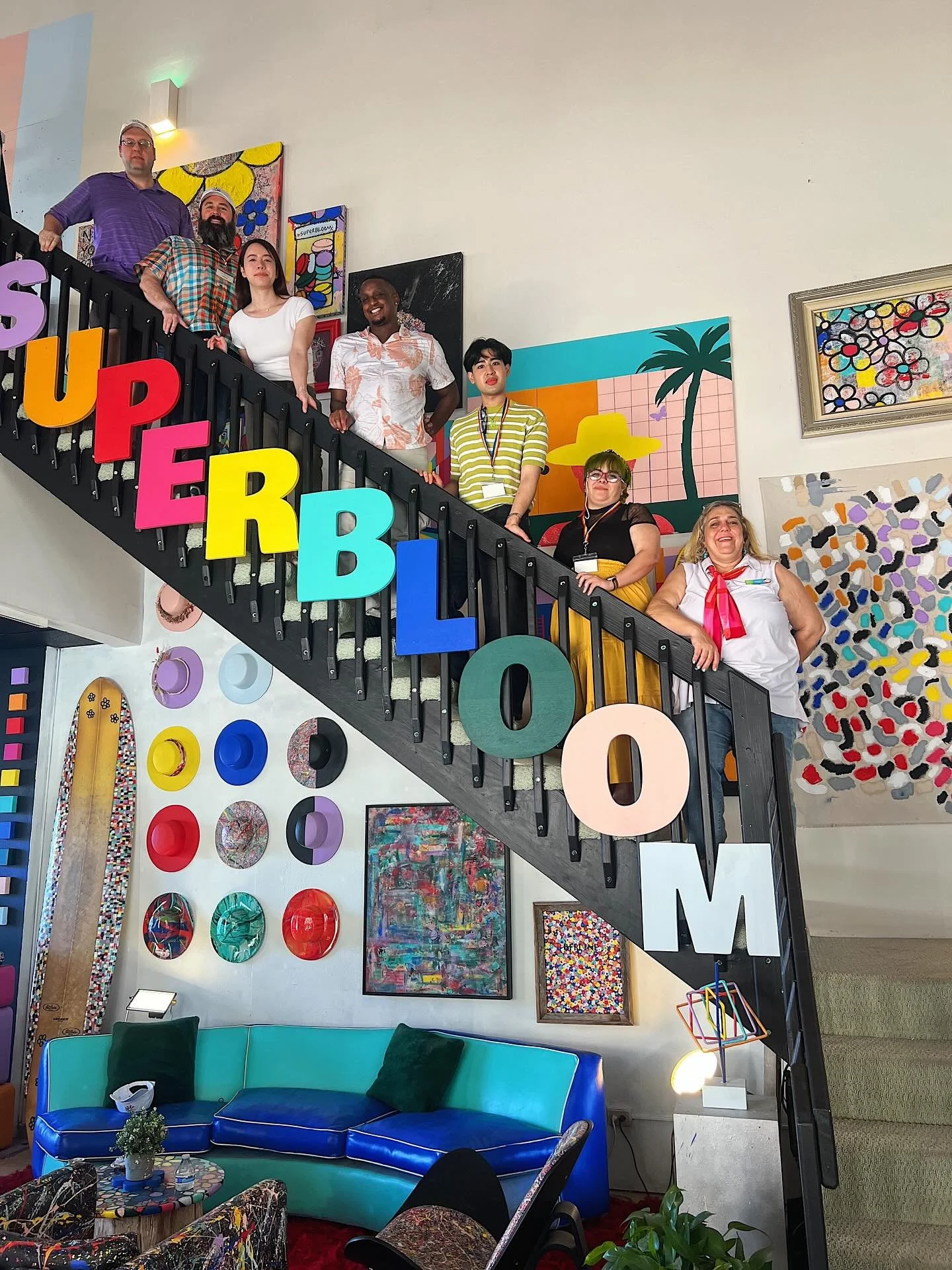 Kicking off Fall season with @teamgreaterps student leadership sessions at @superbloom.world @visitgreaterps @iglta 🚍🌸🌵🎨✌️🌼
#expressyourself #superbloom #palmsprings #iglta
