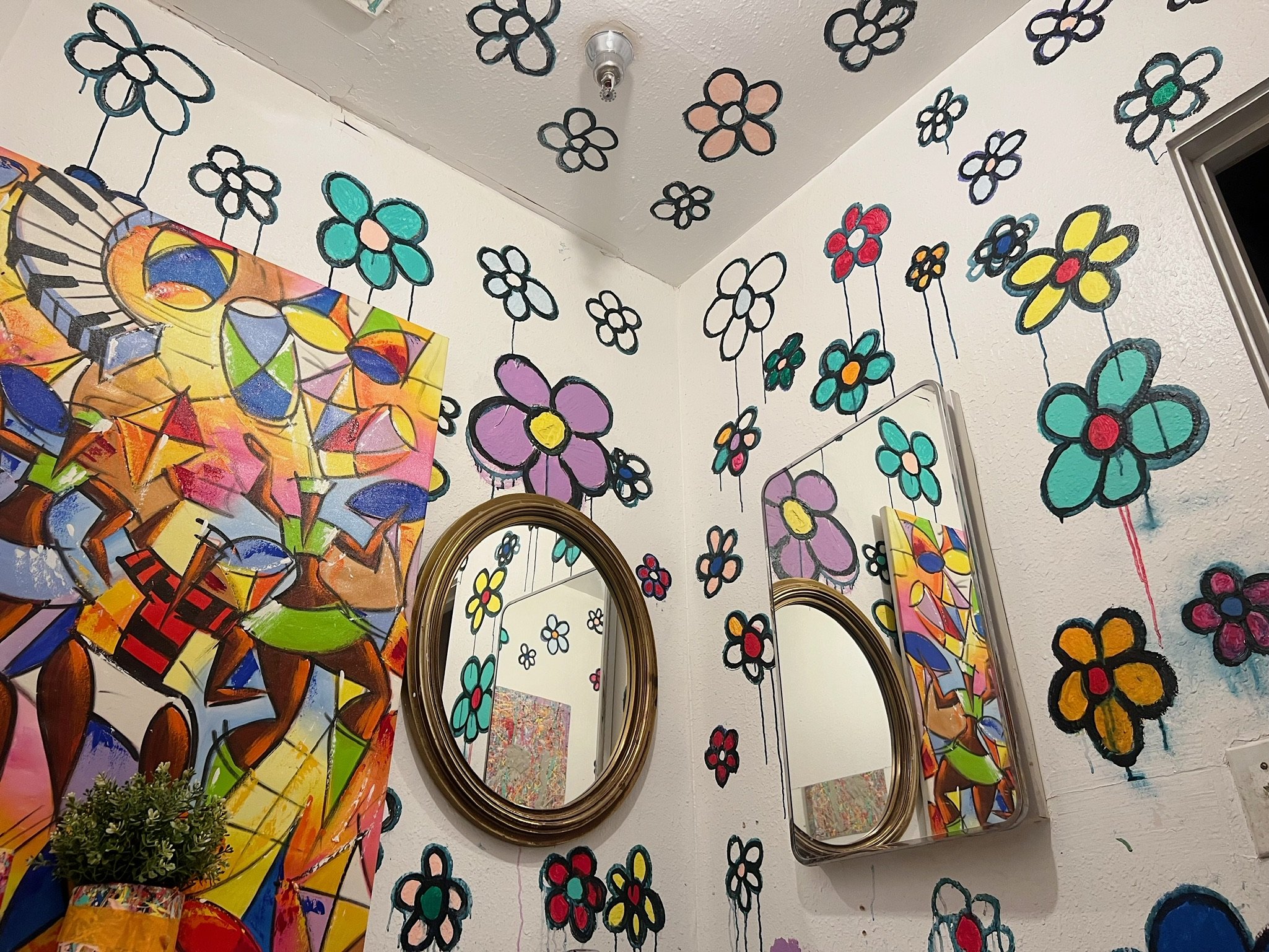 colorful-hand-painted-flowers-bathroom-wall-superbloom-studios-palm-springs.JPG