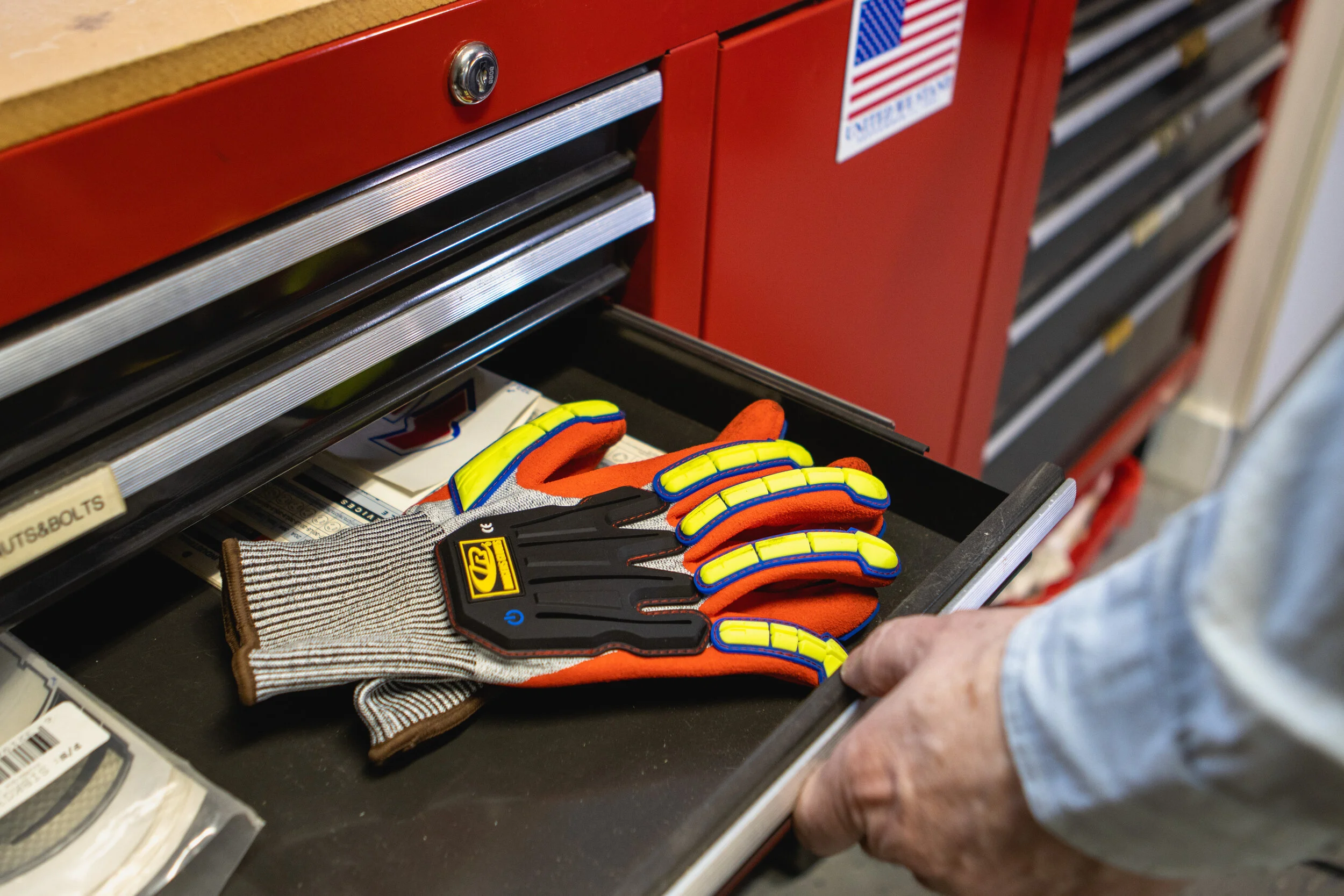 Timeline_Visuals_Ringers_Gloves-Product_Photography (7 of 7).jpg