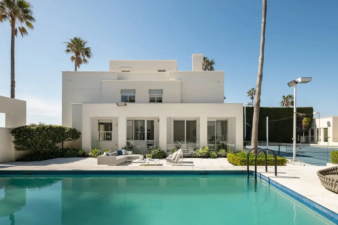 You could be forgiven for thinking this is some sort of @slimaarons situation, but no, it&rsquo;s just some incredibly great photos of this incredible great home, styled by us! 

2 Kinane Street | Brighton 

Agents | @robertfletcher.fgp @tracytianbel