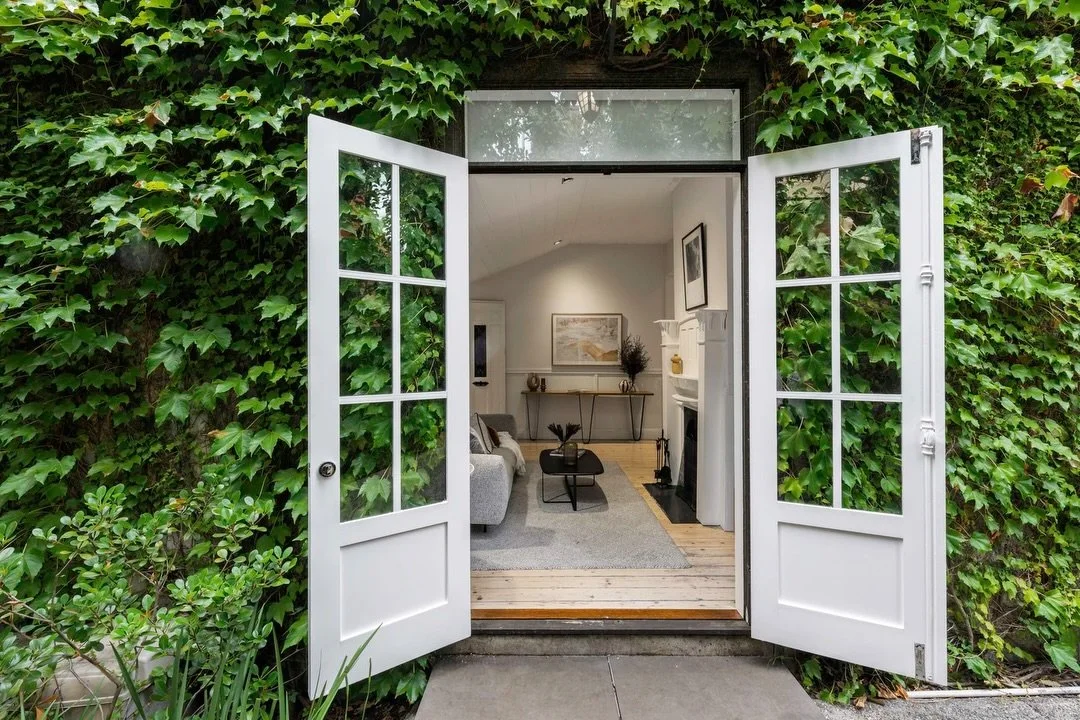 THIS house was a COMPLETE surprise and a stunning version of the *mullet house* (traditional at the front, contemporary party out the back)!

Not *just* a sweet cottage- swipe for more. 🙌🏽

43 Aberdeen Road | Prahran 

Agents | @nicholasbrooks_mars