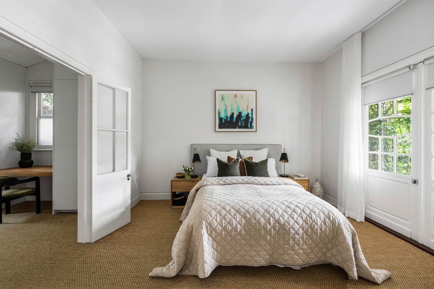 Can we just say- obsessed with this sisal flooring. 🙌🏽

43 Aberdeen Road | Prahran 

Agents | @nicholasbrooks_marshallwhite @ellaatkins_marshallwhite @marshallwhiterealestate 

#cutecottage #contemporarydesign #propertystylingmelbourne #partialstyl