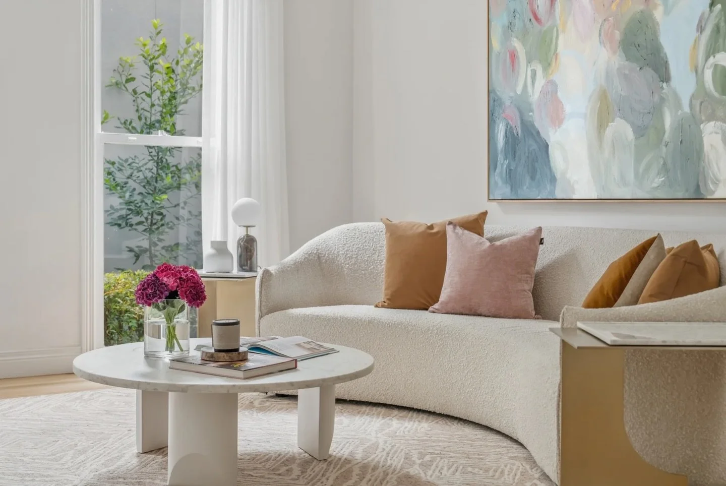 Killer curves! 💫💫

7 Winson Green Road | Canterbury 

Agents | @kathymalcolm @duanewolowiec @marshallwhiterealestate 

#curvedsofa #roundsofa #familyroomsofa #propertystylingmelbourne