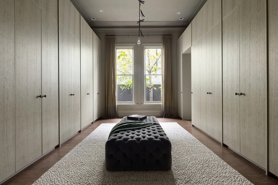 As a bunch of stylists, it is safe to say our obsession with *nice things* doesn&rsquo;t end with interiors. We LOVE clothes!! Like, really LOVE!! 

So, having a dressing *ROOM* such as this one, would be the absolute bees knees. Next level. 🤌🏽

43