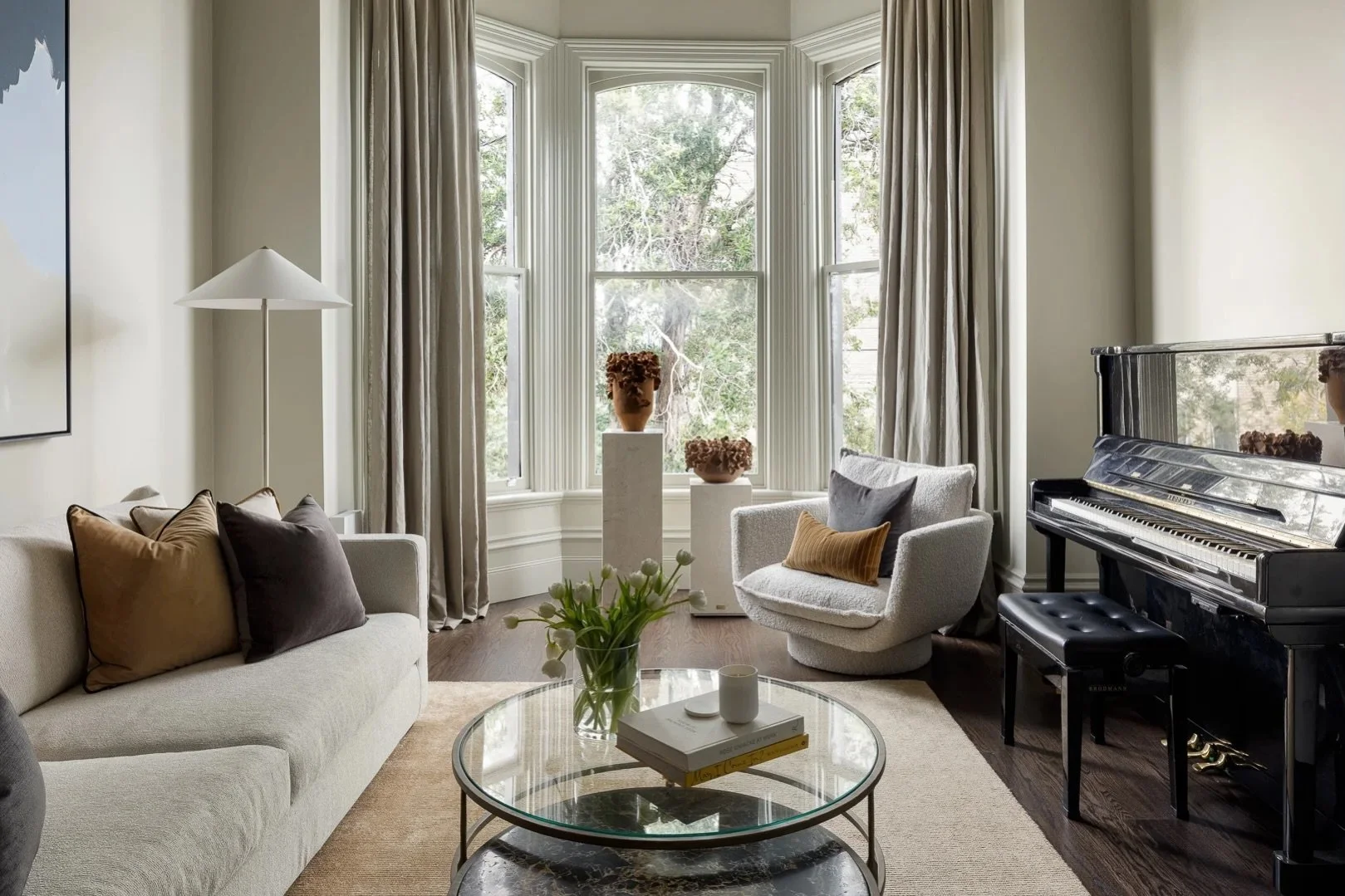 A piano. A fireplace. A picture window. 
Could this be the perfect winter sitting room? 
It looks like it is. 

43 Darling Street | South Yarra

Agents | @robertfletcher.fgp @annaweatherlake @ppg.forbesglobalproperties 

#victorianrenovation #victori