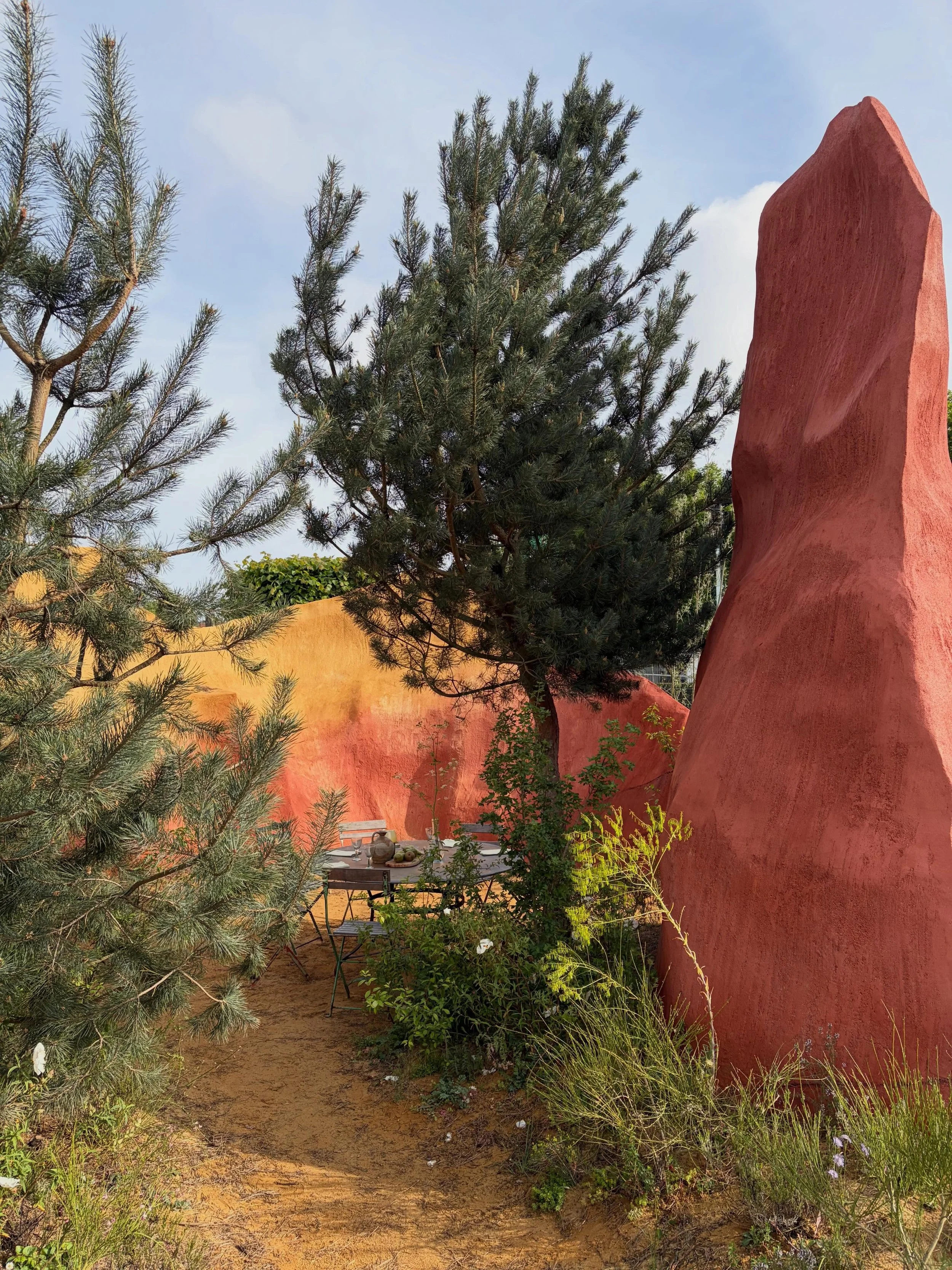 Gorgeous gardens prepped and ready at RHS Chelsea - so much hard work and huge team efforts have gone into these amazing creations.
Well done @jamesscapedesign @catherinemacdonalddesign @thelandscapetailor and all of the @project.giving.back funded c