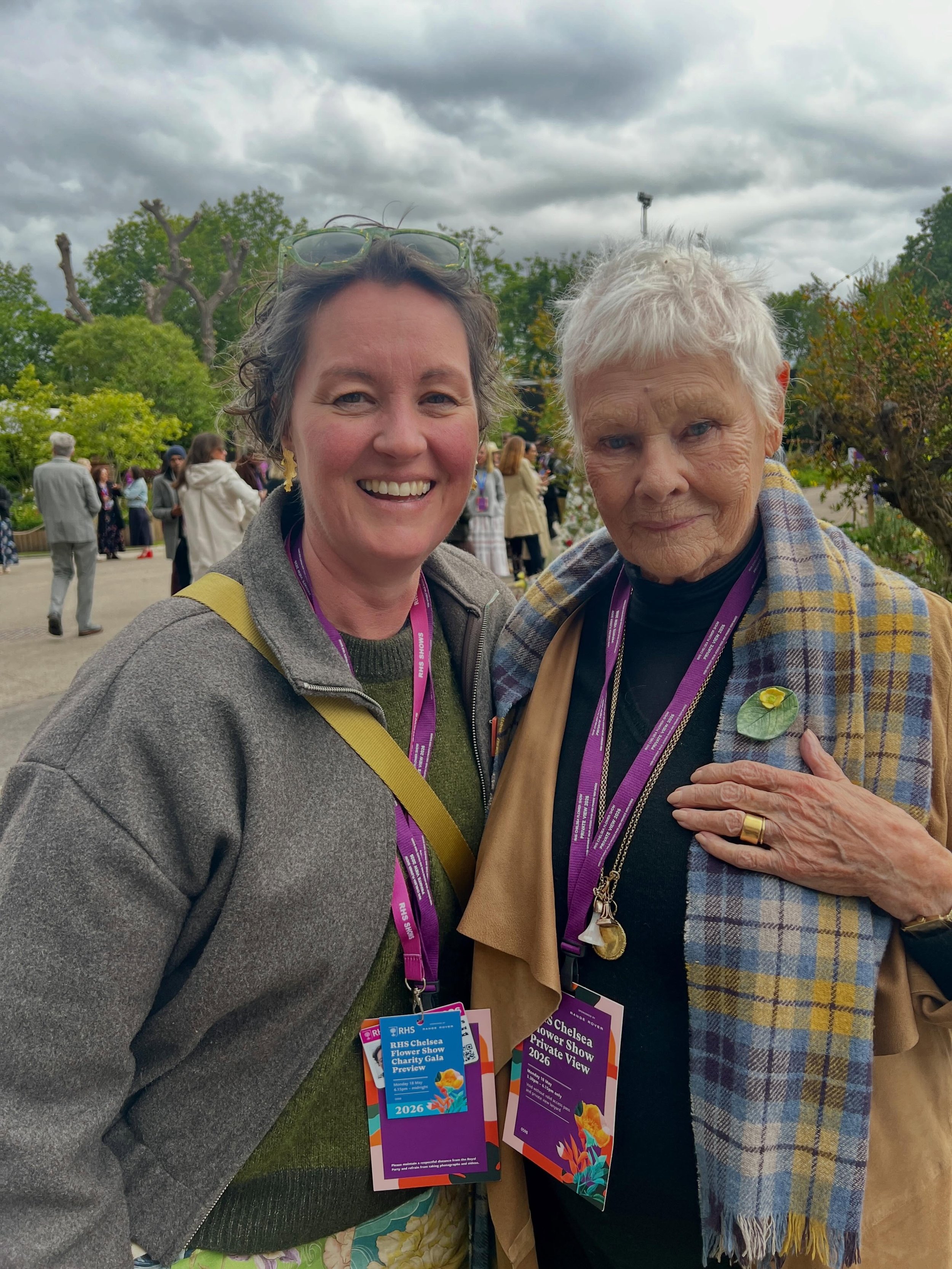 Of all the wonderful people that you meet on RHS Chelsea press day this was a moment! 😍😍 Dame Judi came and had a cup of tea with us at the @project.giving.back lounge and went away proudly wearing one of the beautiful brooches made by Jen&rsquo;s 