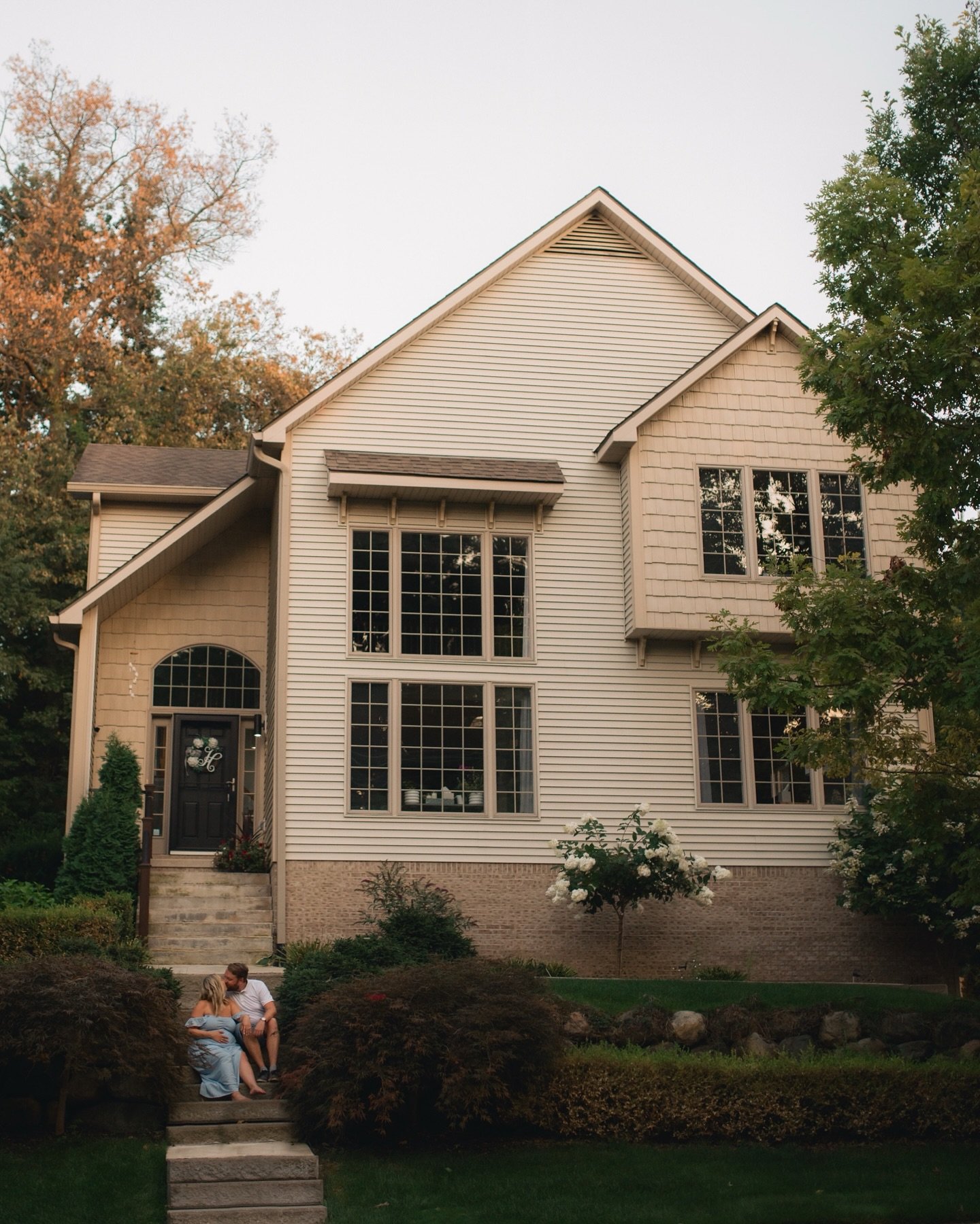 Took a millpond stroll with Katie &amp; Adam for their maternity pictures. We ended up back at their house for some sweet moments, &amp; finished it off with the dreamiest lake sunset ☼ Couldn&rsquo;t have asked for a better night to capture this pre
