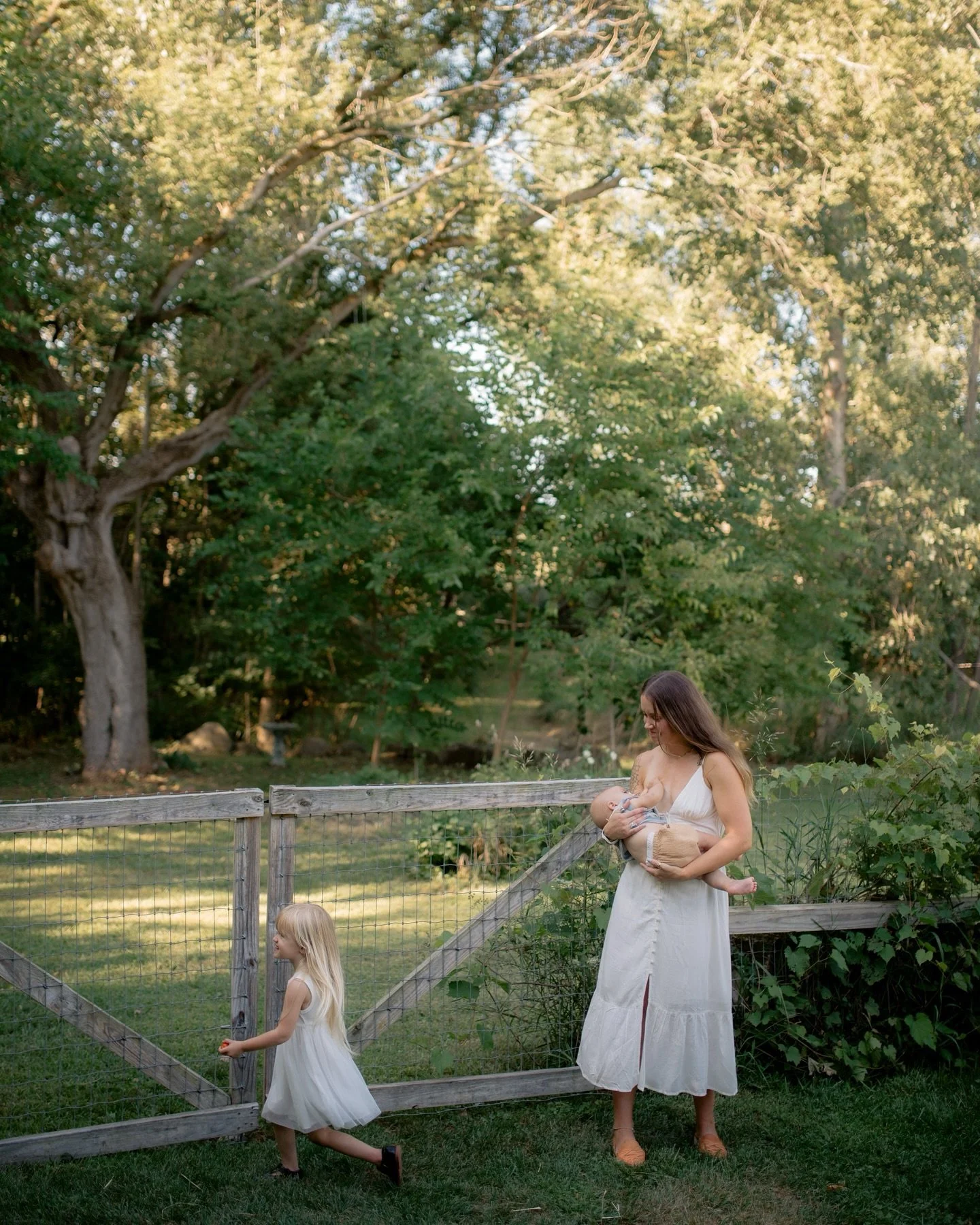 Tomato-stained smiles, swinging under the trees, &amp; the sweetness of childhood summers at home. There&rsquo;s something so special about documenting families right where their story unfolds, at home.⠀⠀⠀⠀⠀⠀⠀⠀ ⠀⠀⠀⠀⠀⠀⠀⠀⠀ ⠀⠀⠀⠀⠀⠀⠀⠀⠀ ⠀⠀⠀⠀⠀⠀⠀⠀⠀ ⠀⠀⠀⠀⠀⠀⠀⠀⠀