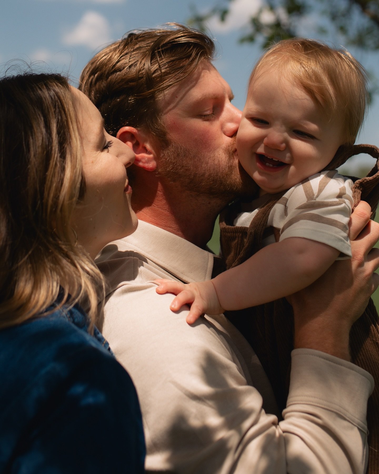 I&rsquo;ve been a little behind on posting, but I couldn&rsquo;t skip over this sweet session from this past spring 🤍

If you know you&rsquo;ll want family photos next year, are due with a spring baby, or just love being ahead of the game, now&rsquo