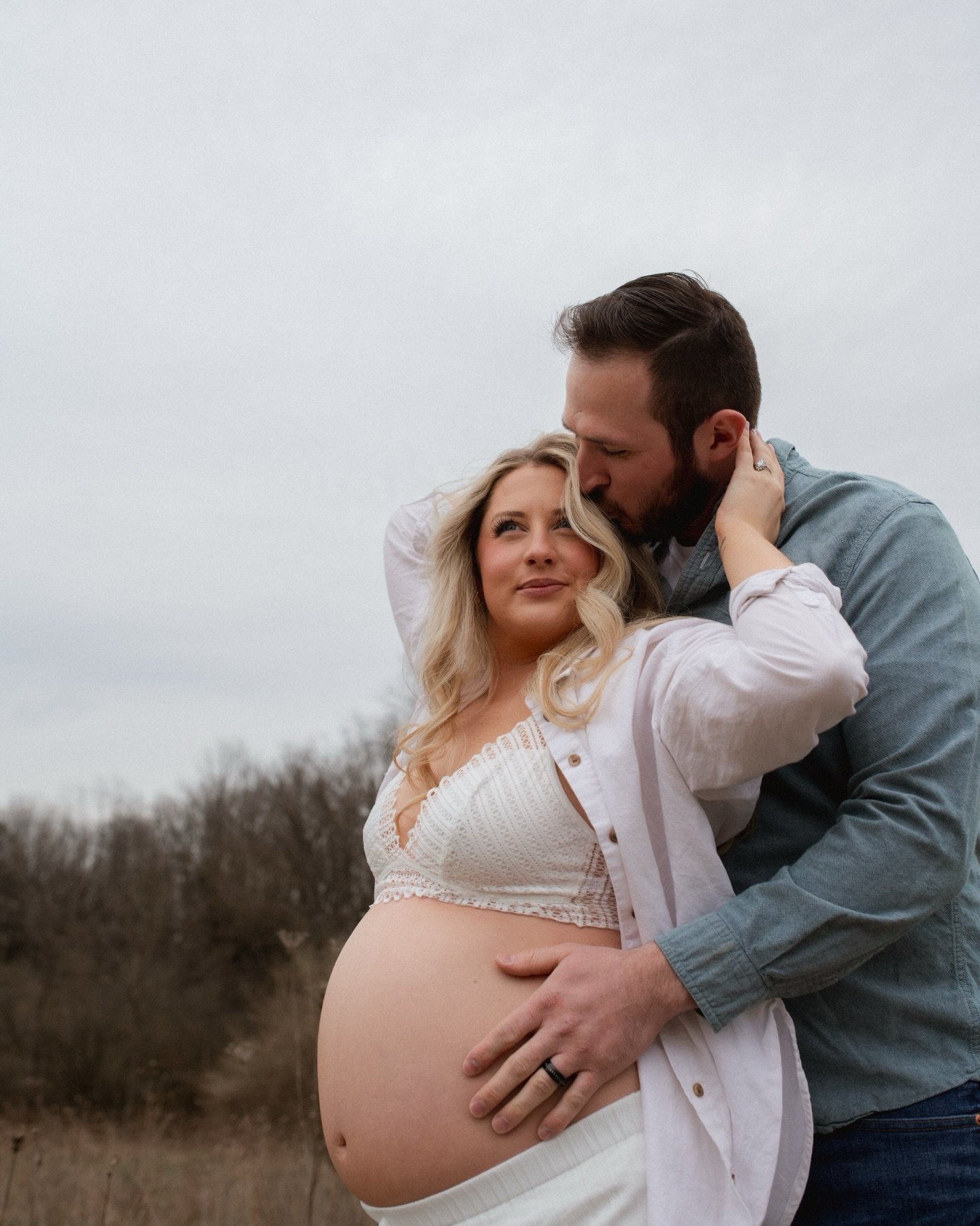 If you&rsquo;ve been thinking of booking your maternity photos with me, this is your sign 🤍
 
Choose a dress that moves, a location that feels meaningful, bring your children, your partner&hellip;.the things that makes it authentic to you! &amp; don