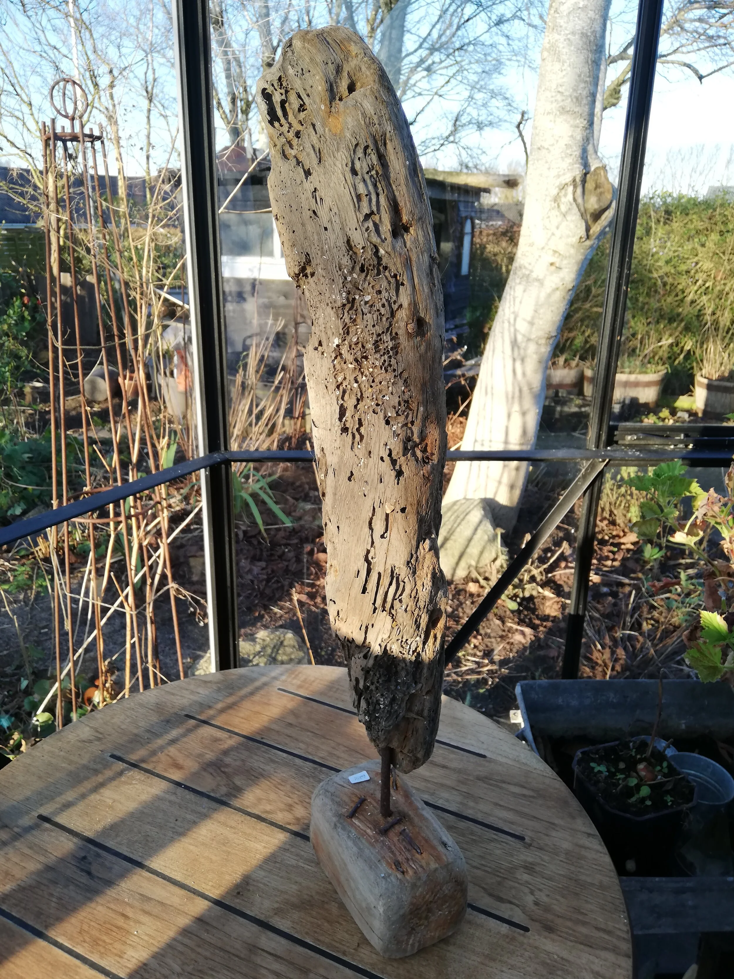 Vare nr. 58 - Høj og smal drivtømmer skulptur - H71 cm B15cm D9cm