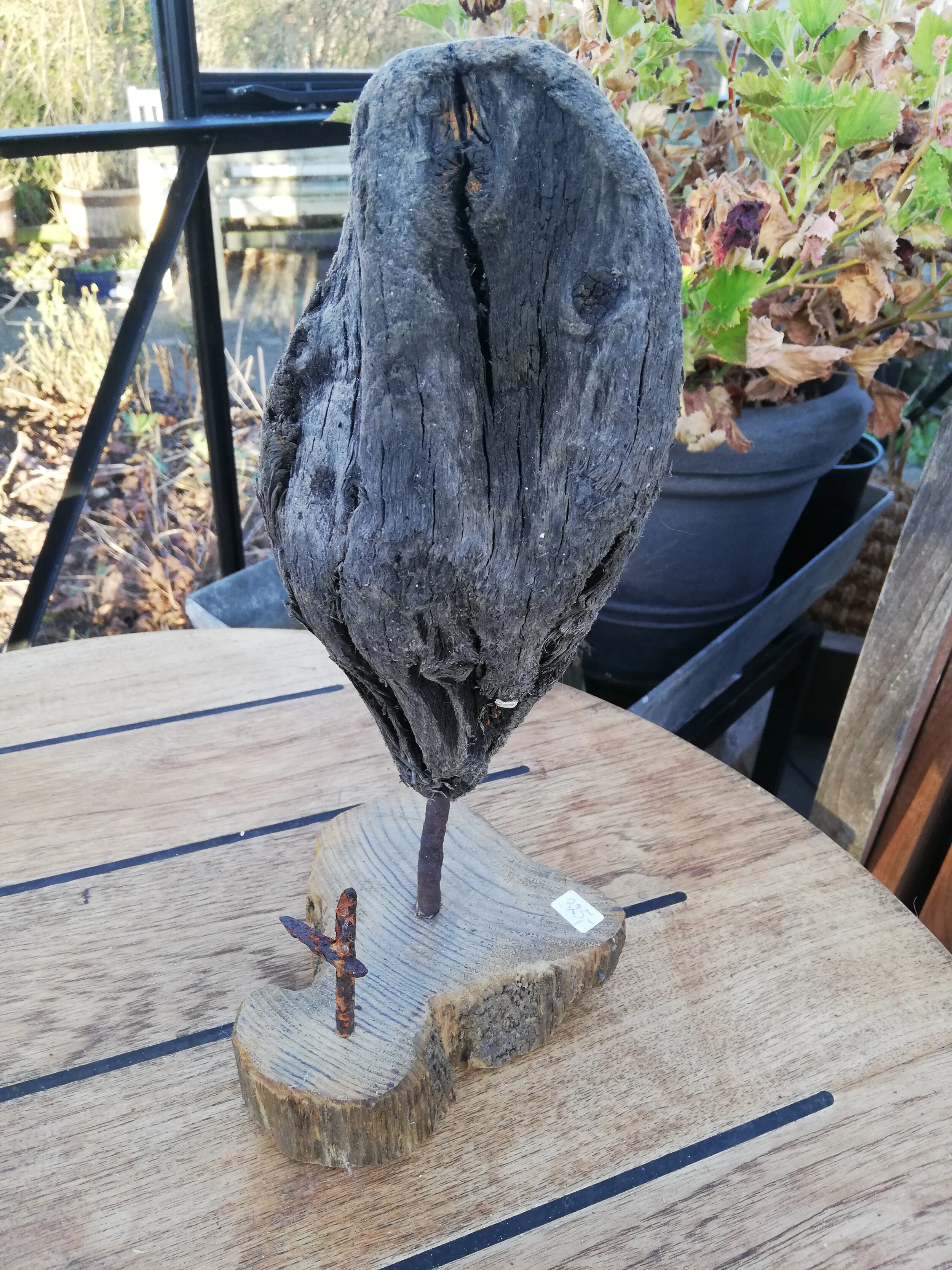 Vare nr. 59 - Drivtømmerskulptur med "kors" - H33cm B15 cm