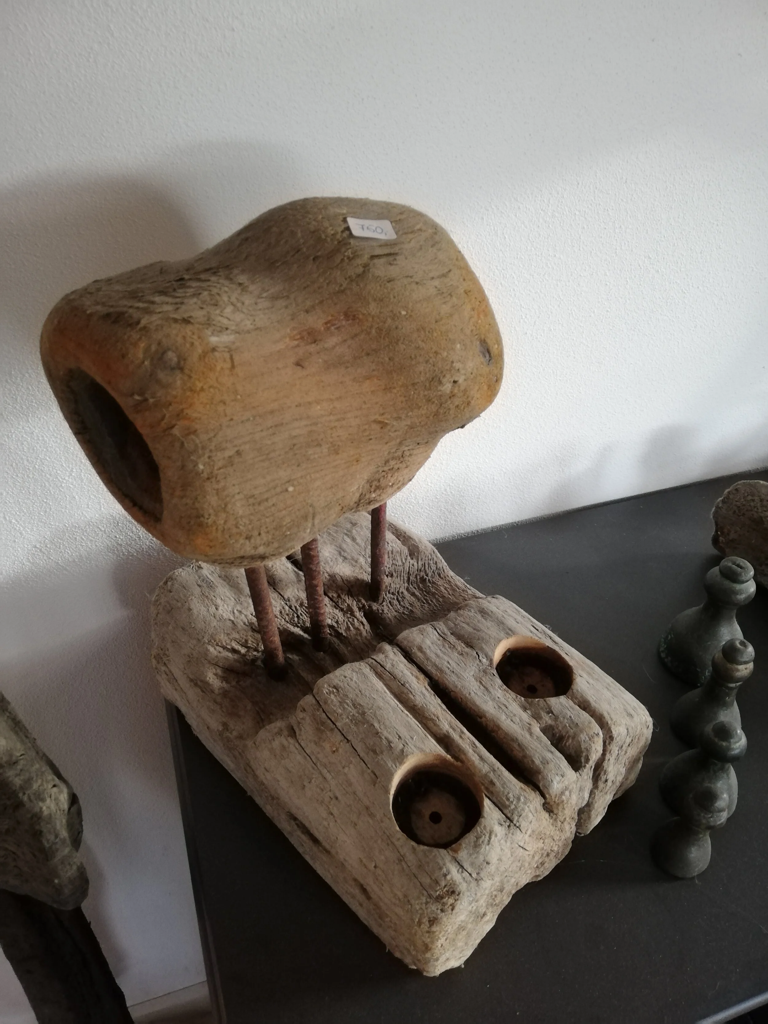 Vare nr. 62 - Drivtømmerskulptur med plads til 2 stk fyrfadslys - H32cm B19cm L30cm