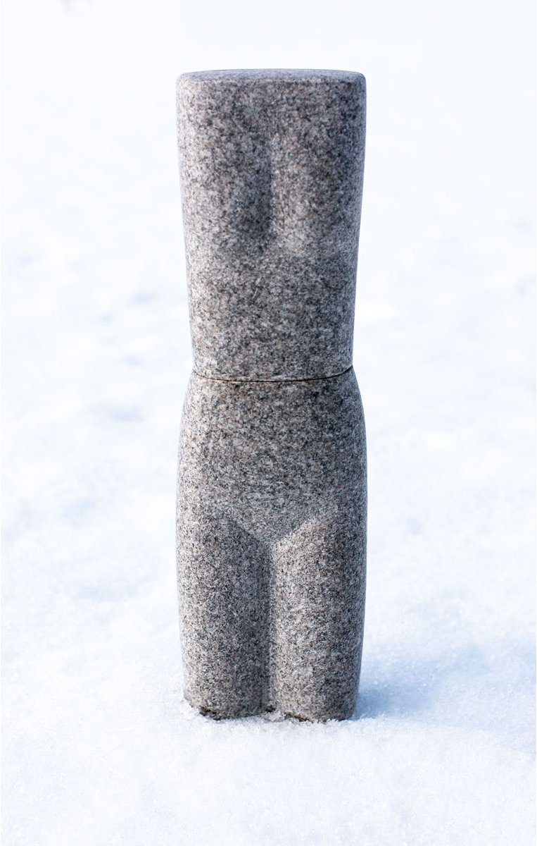 Marjo _Lahtinen_Nimeämätön_graniitti_NNNN_43X13cm.jpg
