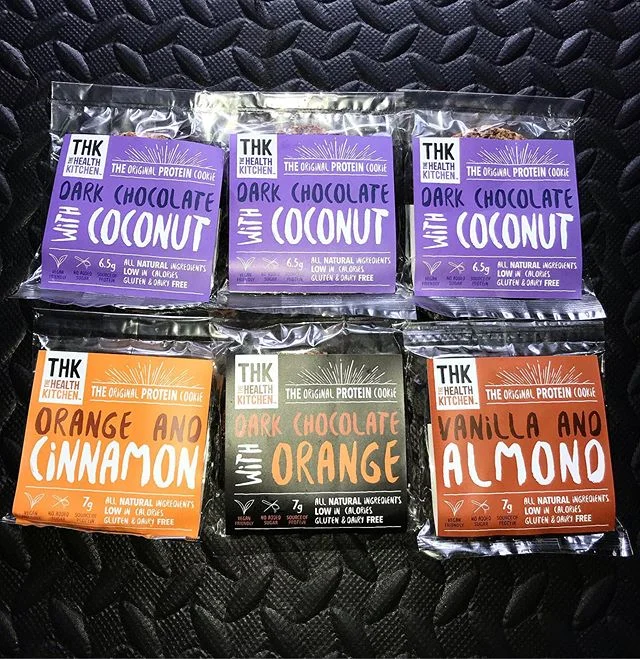 Massive thanks to The Health Kitchen for stocking me up with these amazing protein cookies.
Now there are loads and loads of protein cookie’s on the market and most of them are packed with junk.
At The Health Kitchen each one is handmade and contains just a few ingredients, the protein powder they use is completely vegan friendly.
My personal fav out of all these delicious flavours is the dark chocolate with coconut.
Give them a try!!! #westonsfitness #energiefitnesskentishtown #hampsteadheath #fitnessjourney #runyourownrace #selflove#protiencookies #veganfriendly #thehealthkitchen #cleaneating