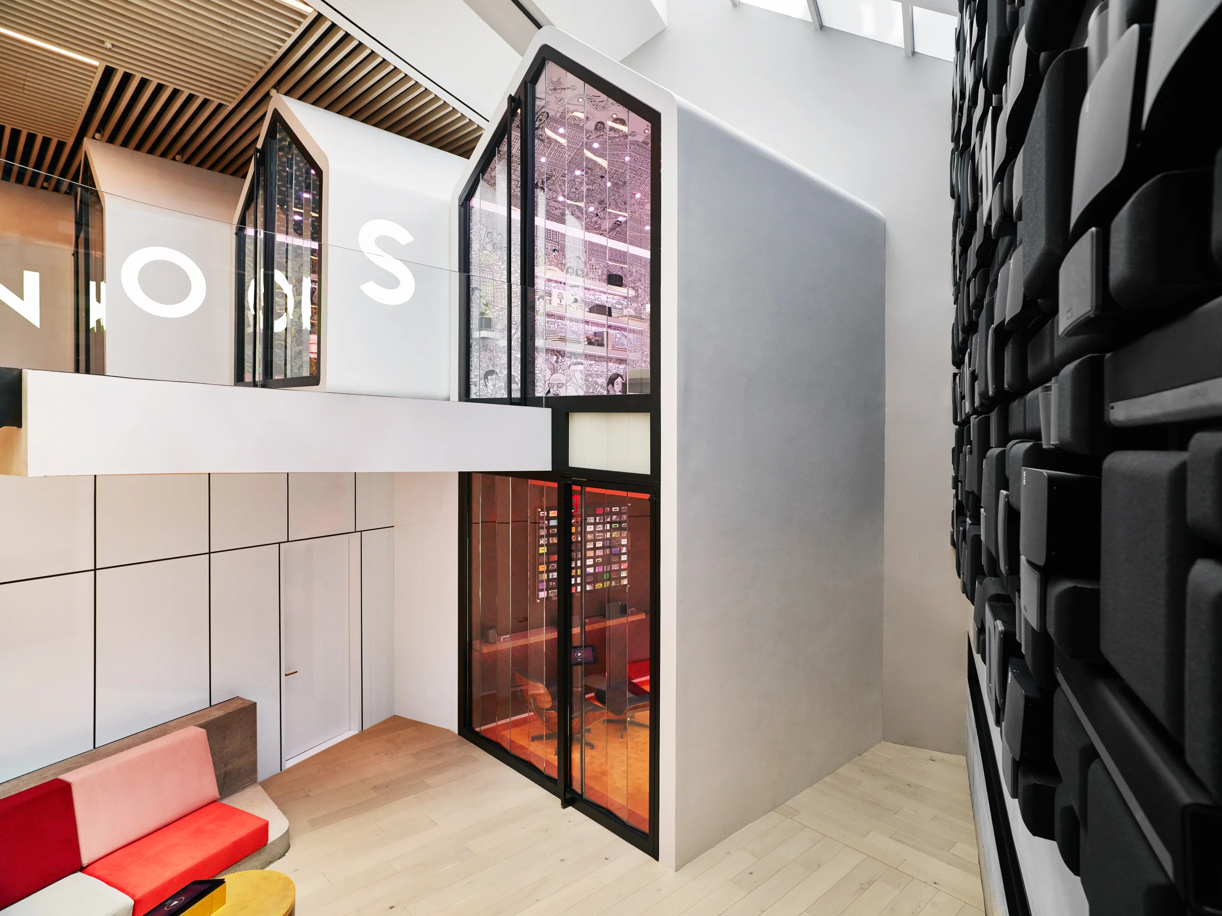 SPENCER_LOWELL_PARTNERS_AND_SPADE_SONOS_101_89_V3.jpg