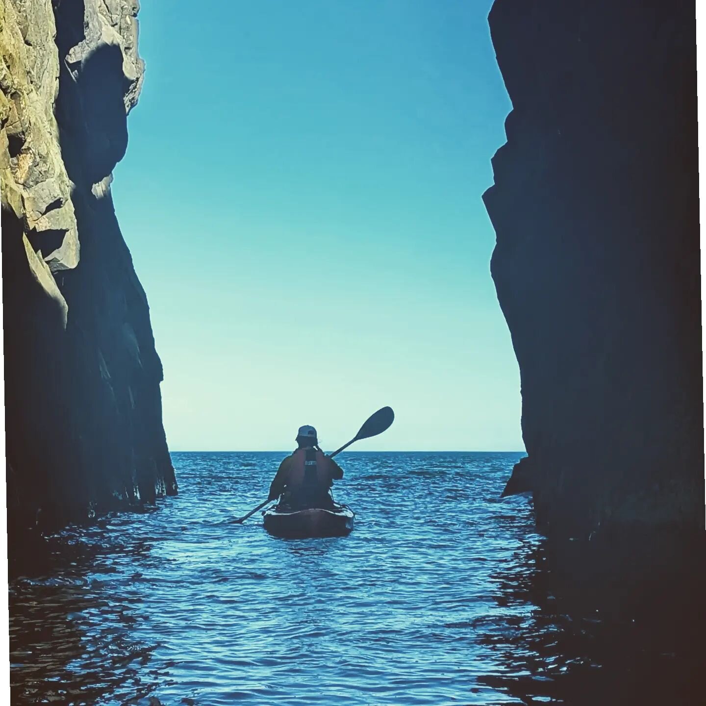 Often in spring we get these AMAZING days where all the stars align for warm sunny weather. The trails however aren't quite ready yet so we take the opportunity to go kayaking. This is definitely a favorite of ours here so we decided to paddle out to