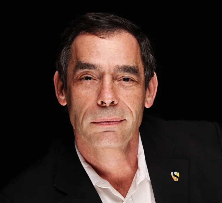 MarkGordon_CROPPED-752x689.jpg