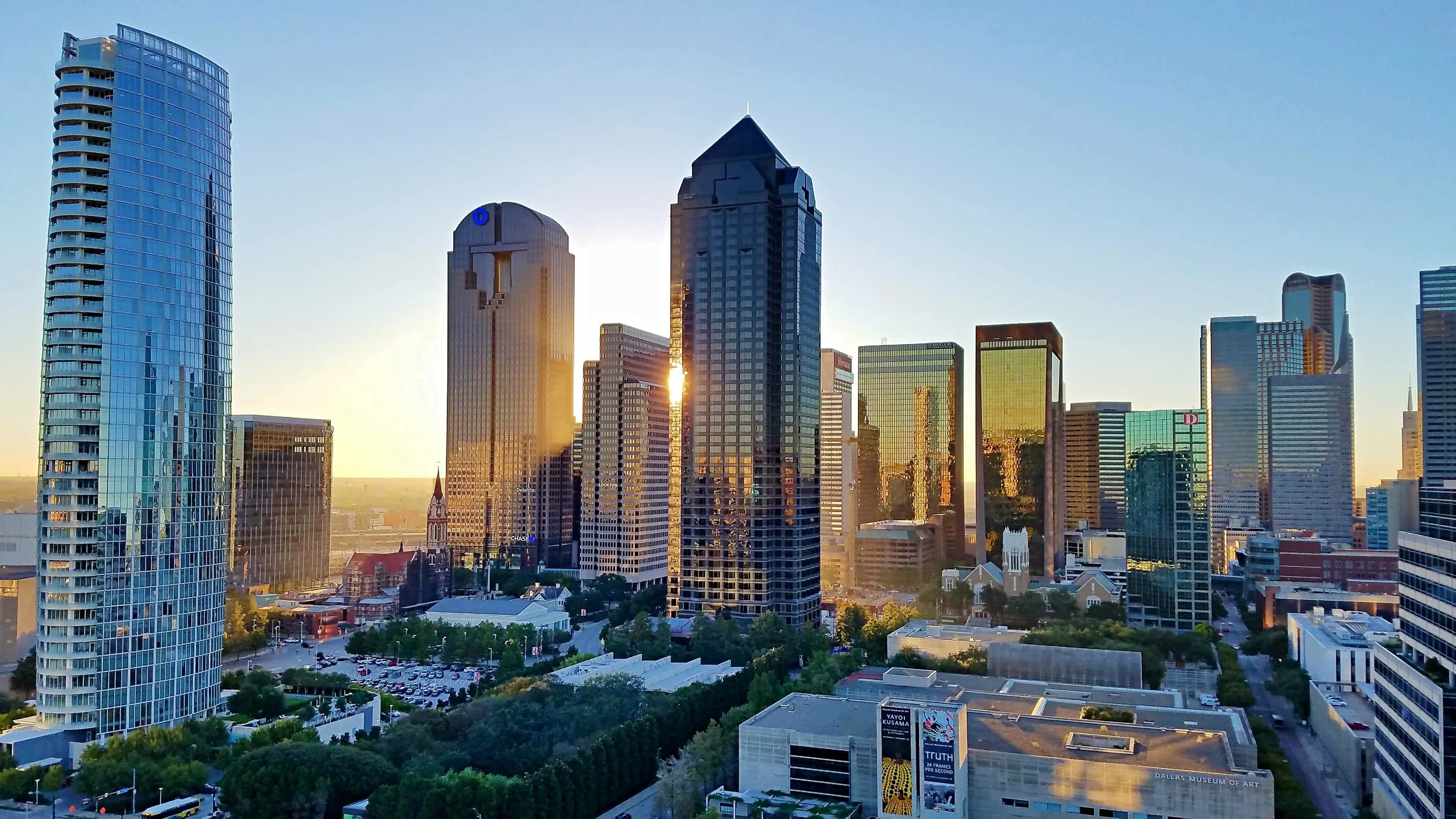 Dallas_Skyline_with_Arts_District.jpg
