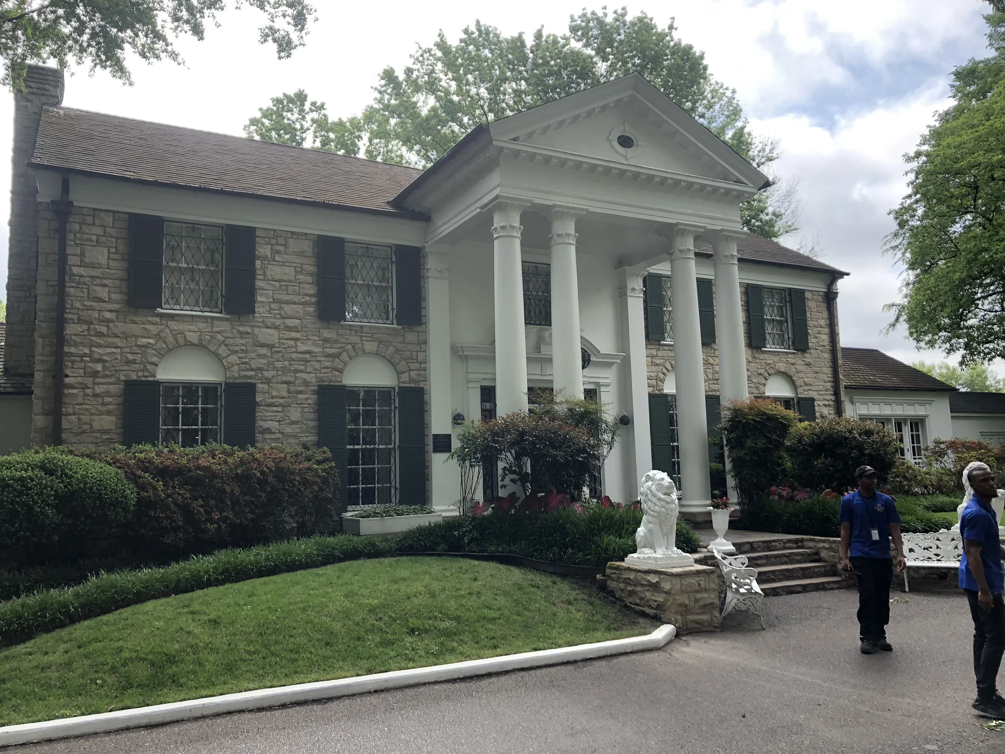  Graceland 