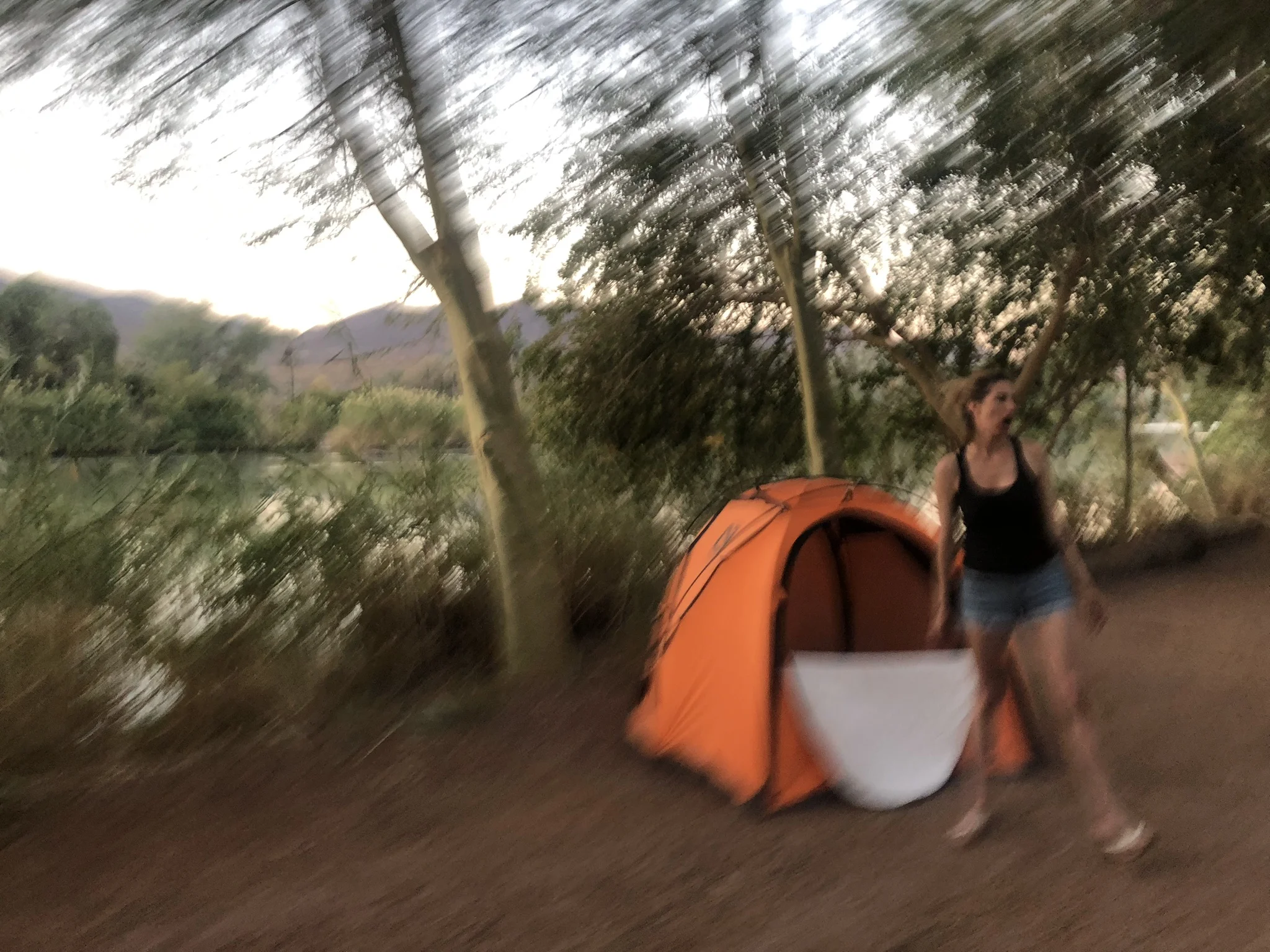  Blurred camping 