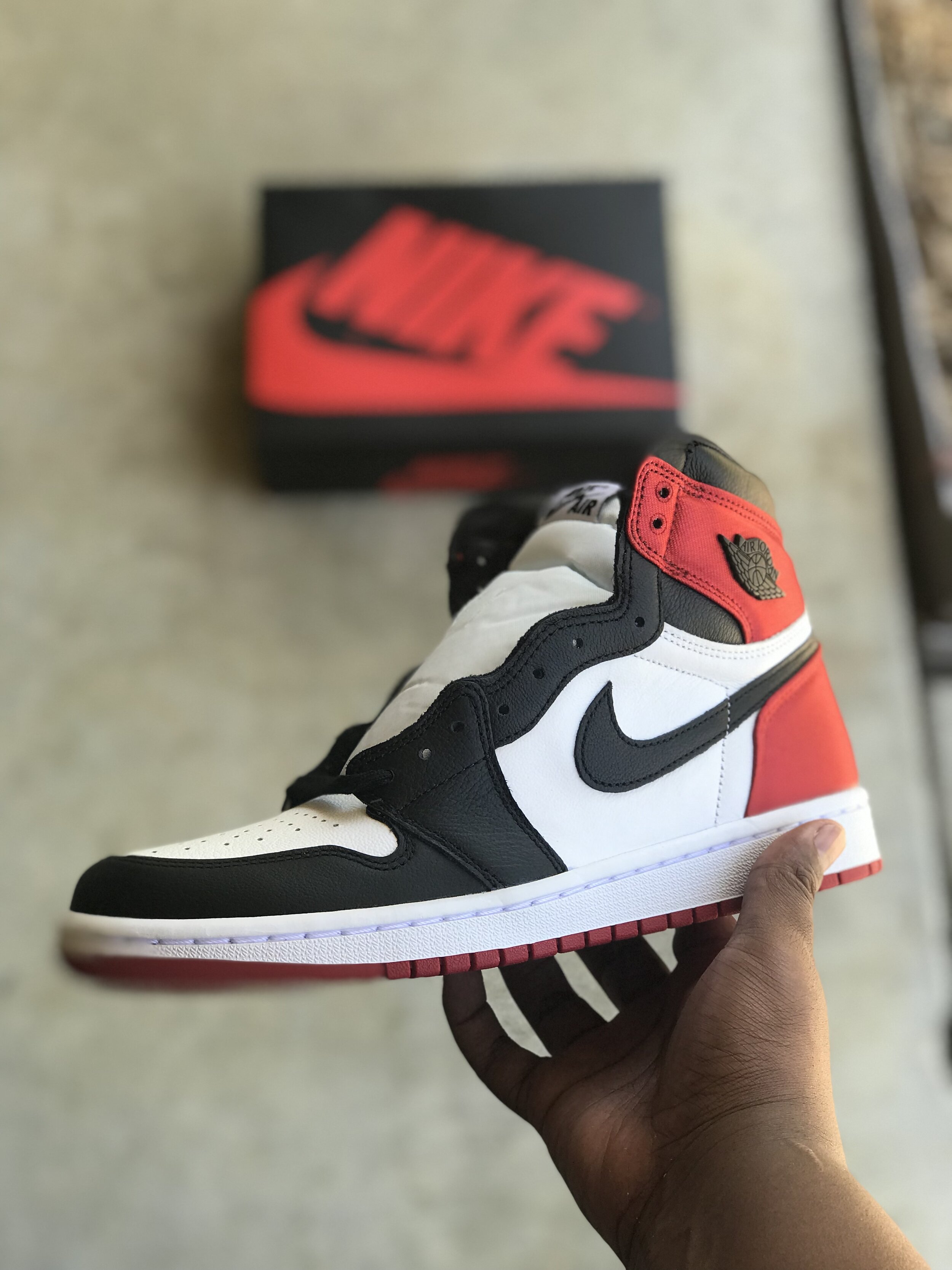 harga air jordan 1 satin black toe