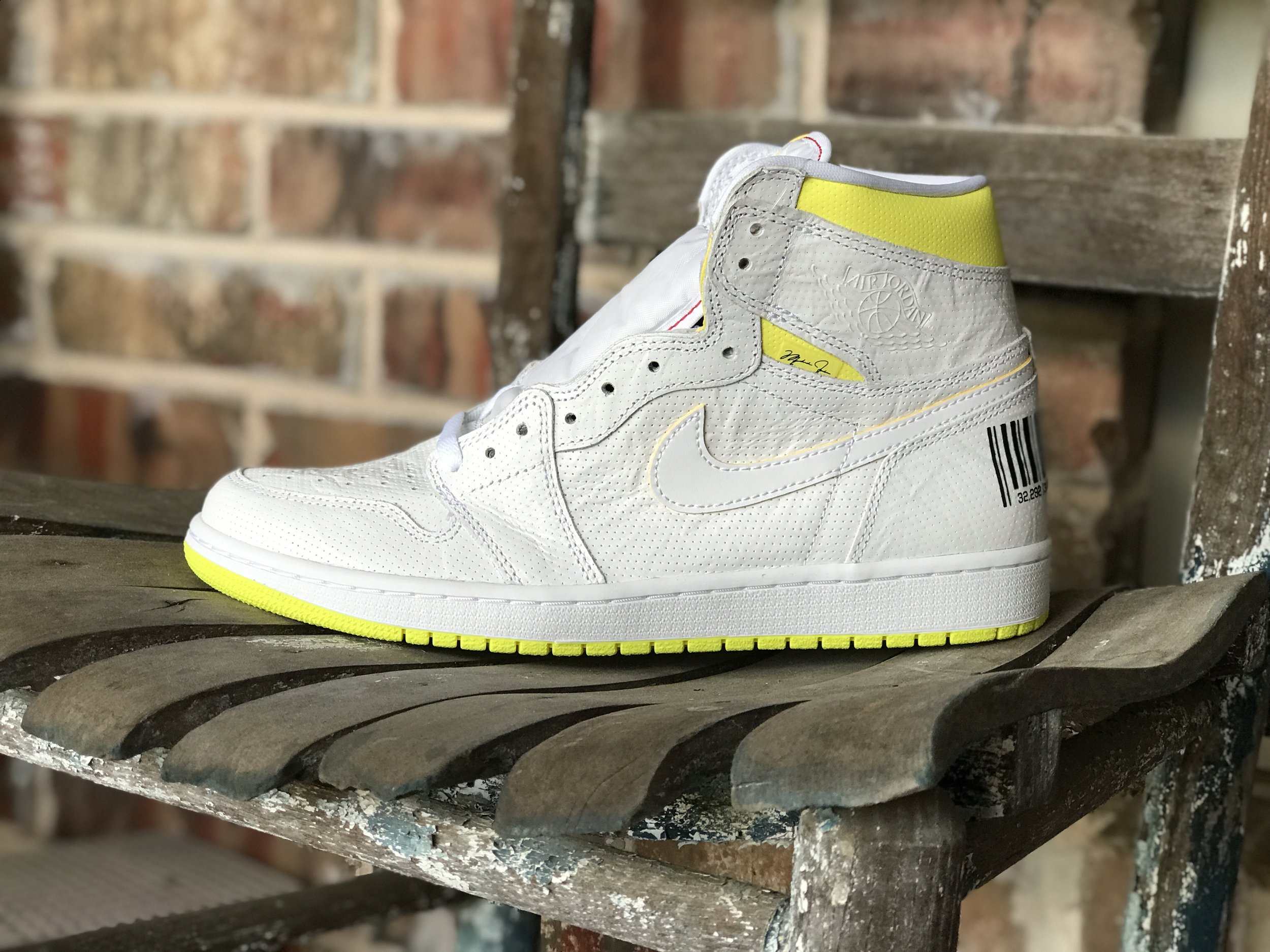 Air Jordan 1 Retro High OG “First Class Flight” [Detailed Review