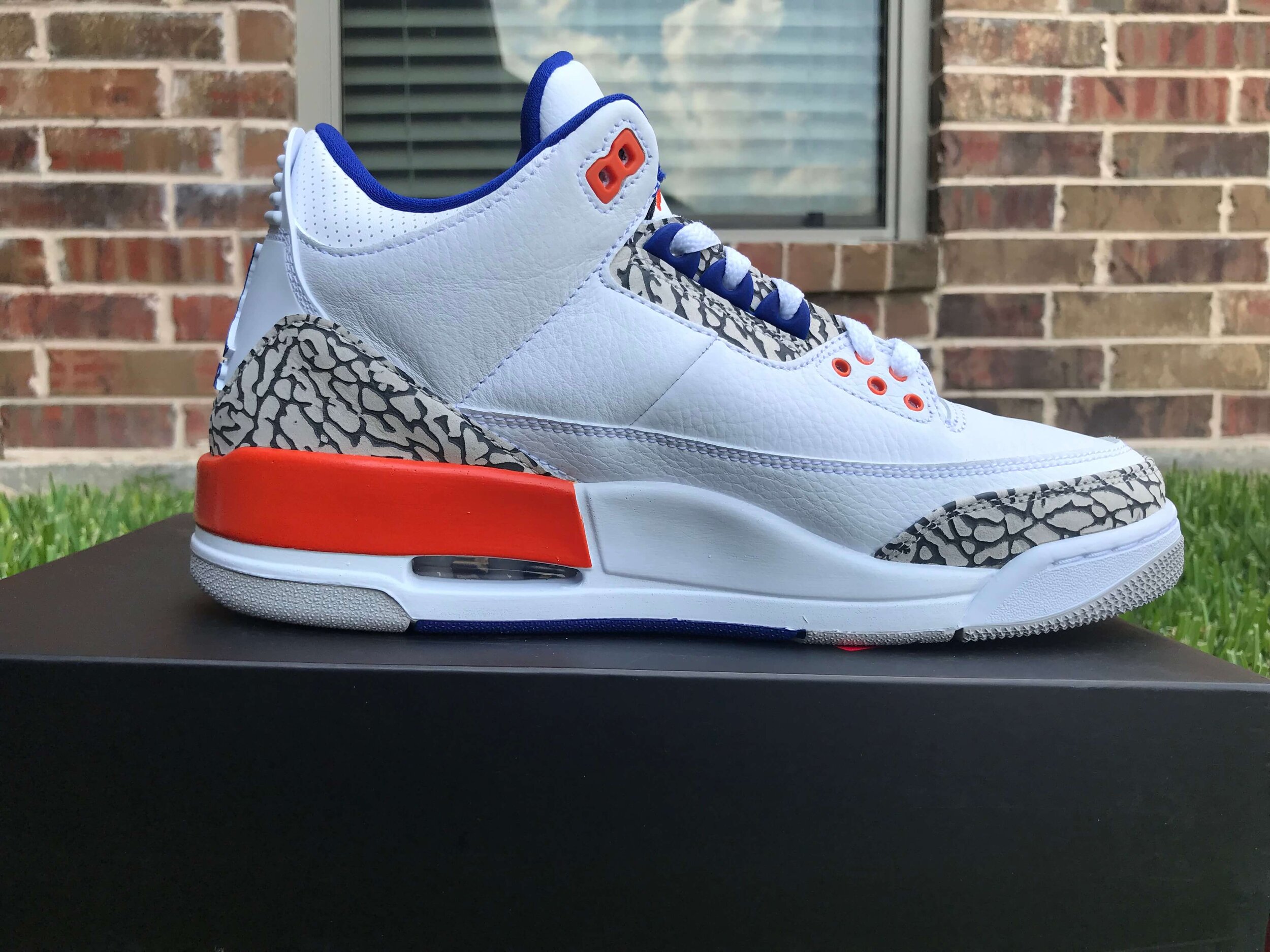 jordan 3 knicks on feet