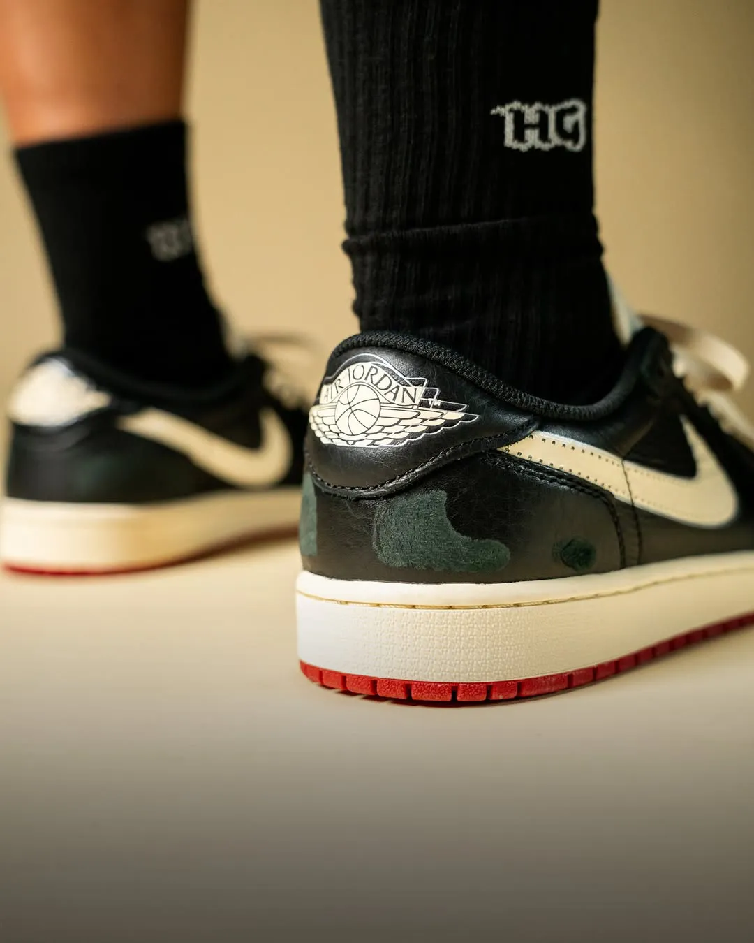 nigel-sylverster-air-jordan-1-low-og-nitro-black-IB8958-001-release-info-3.png