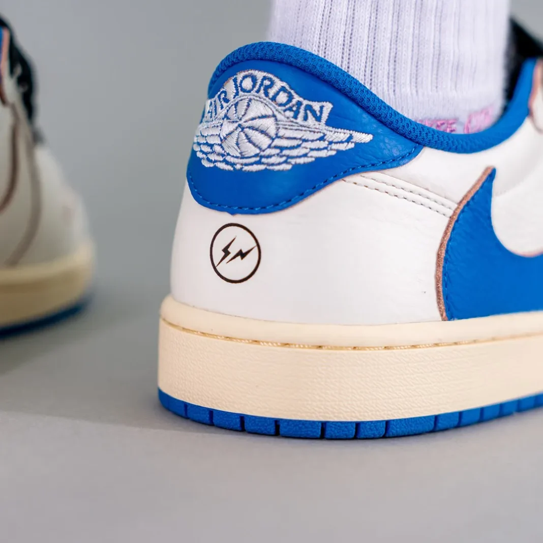 travis-scott-fragment-air-jordan-1-low-og-on-feet-15-1068x1068.png
