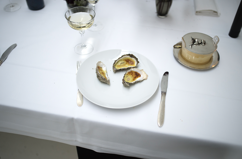 Salon Magazin . Wein und Käse