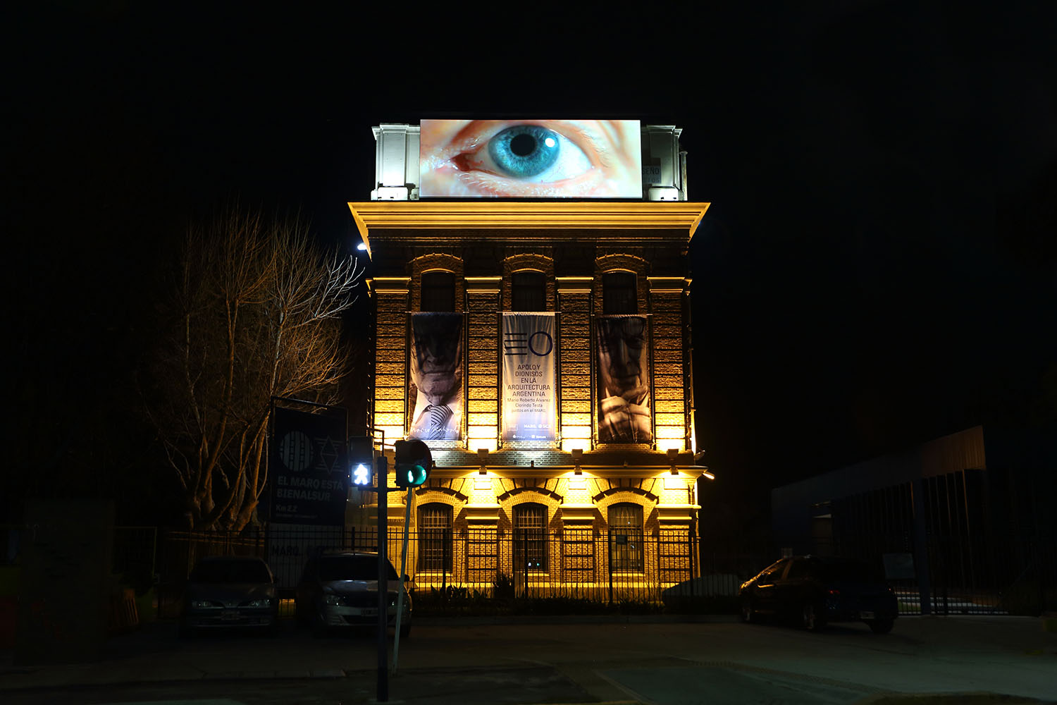 08-the_eye_video_installation_marq.jpg