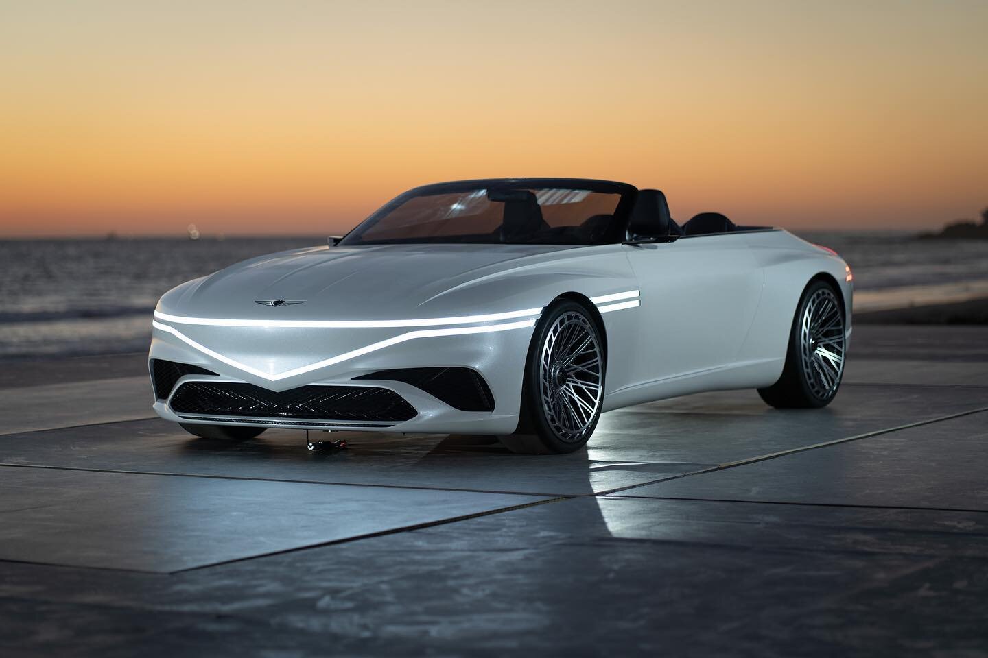 I should shoot every car at sunset. The Genesis X Convertible concept looks amazing and this light is really helping it pop.

#Genesis #genesisxconvertible #convertible #electriccar #conceptcar