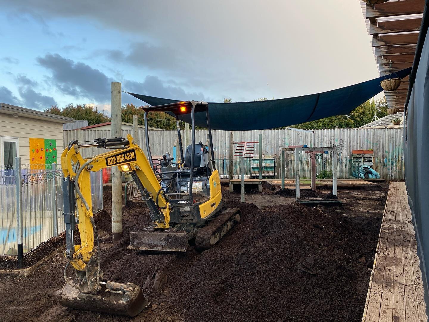 Used to love playing on diggers in the sandpit at kindy... Still do!
#followyourchildhooddreams 😬🤣⚒