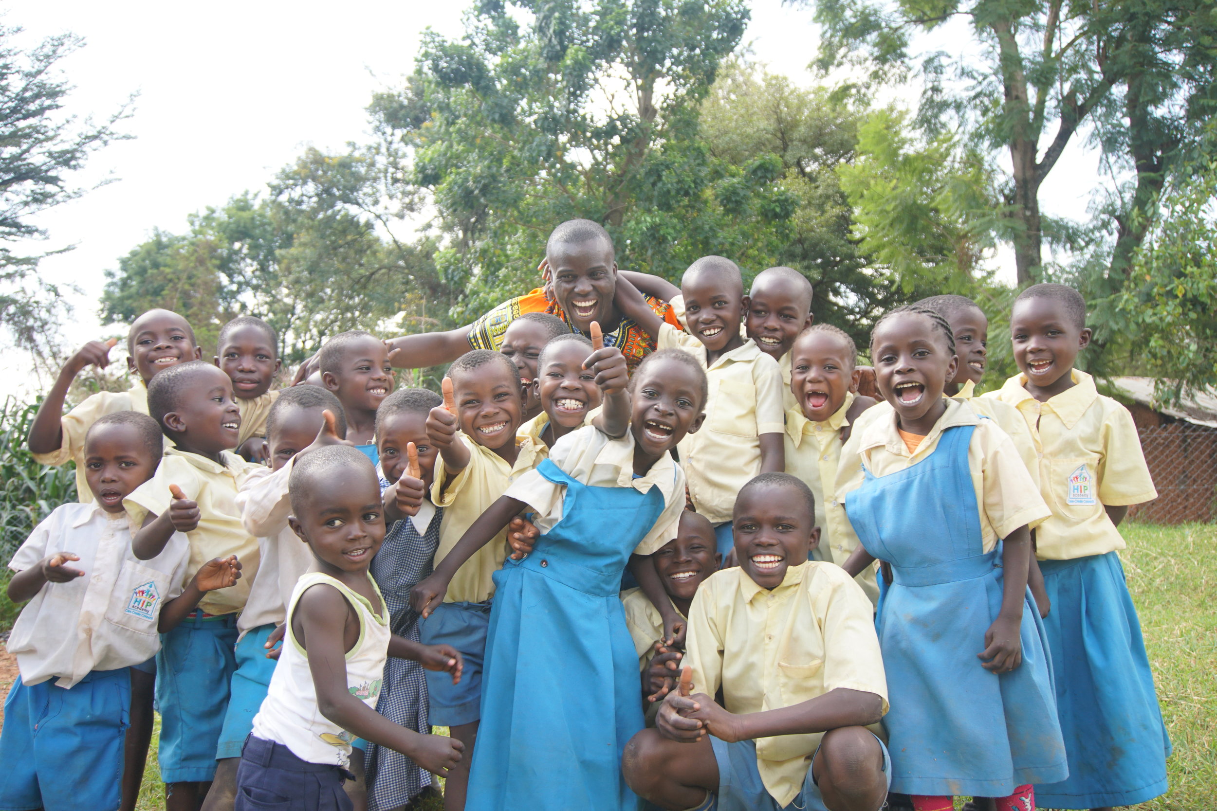  Livingstone posing with some of his students. 