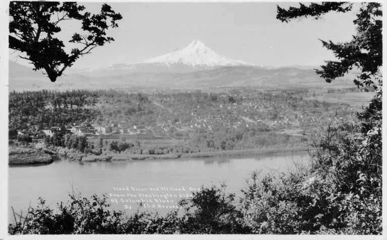 Bird's-eye_view_of_Hood_River_with_Mount_Hood_in_background,_Oregon,_between_1917_and_1927_(AL+CA_1660).jpg