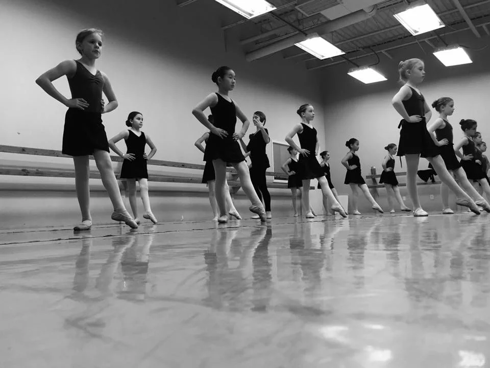 beginning-ballet-students-class.jpg