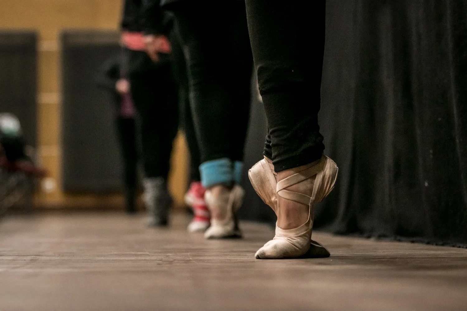 ballet-class-feet.jpg