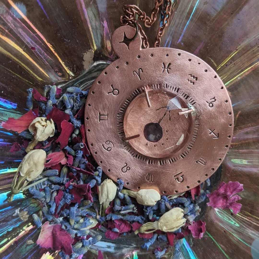 Mars, desires, actions, energy, passion, war, aggression, sex, assertion. In Copper with clear quartz for an Aries Sun, Capricorn Moon, Cancer Ascendant beautiful Cardinal soul ♂️♈♑♋✨
.
.
.
.
.
.
#astrology #astrologyjewelry #zodiac #zodiacjewelry #c