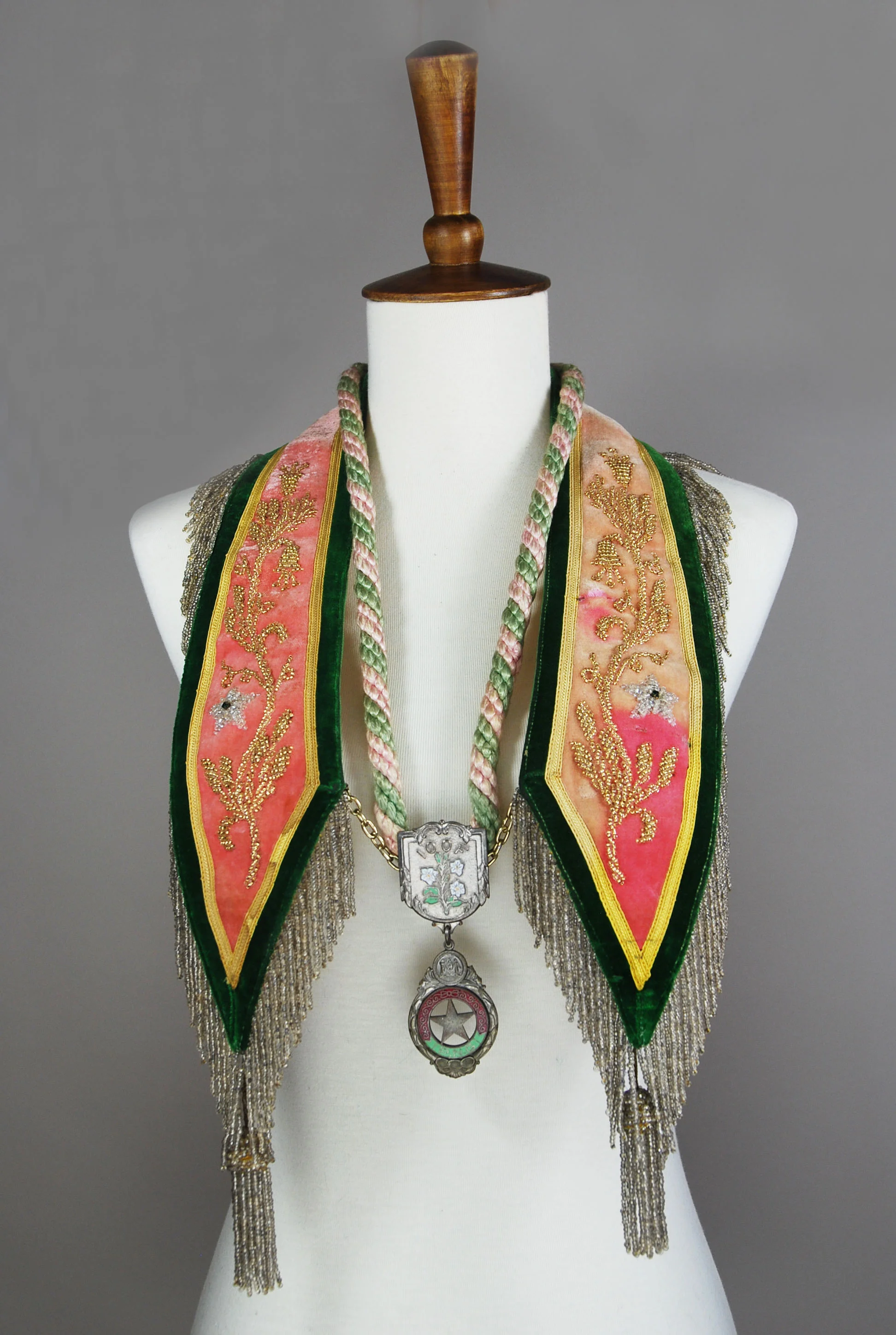 Floral Medal Rope Necklace