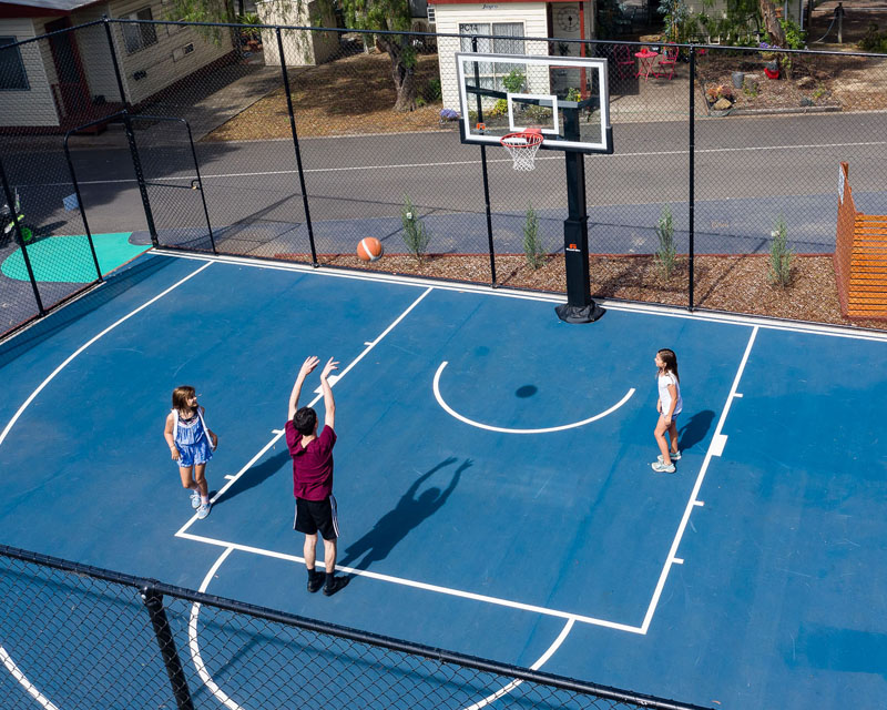 Basketball 1/2 court