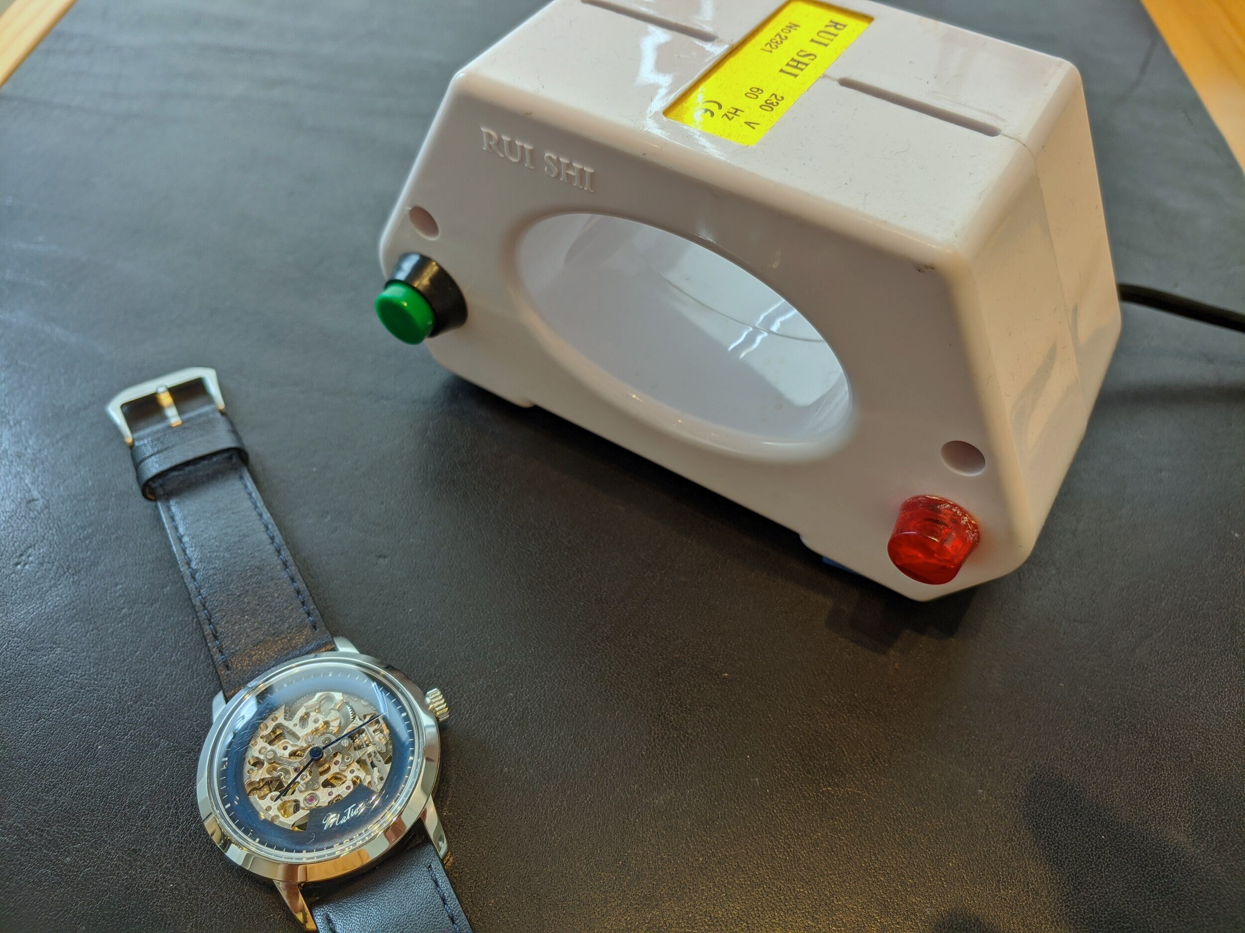Bejaarden volleybal veer How to Demagnetize a watch and how to test for magnetism | DIY Watch Club