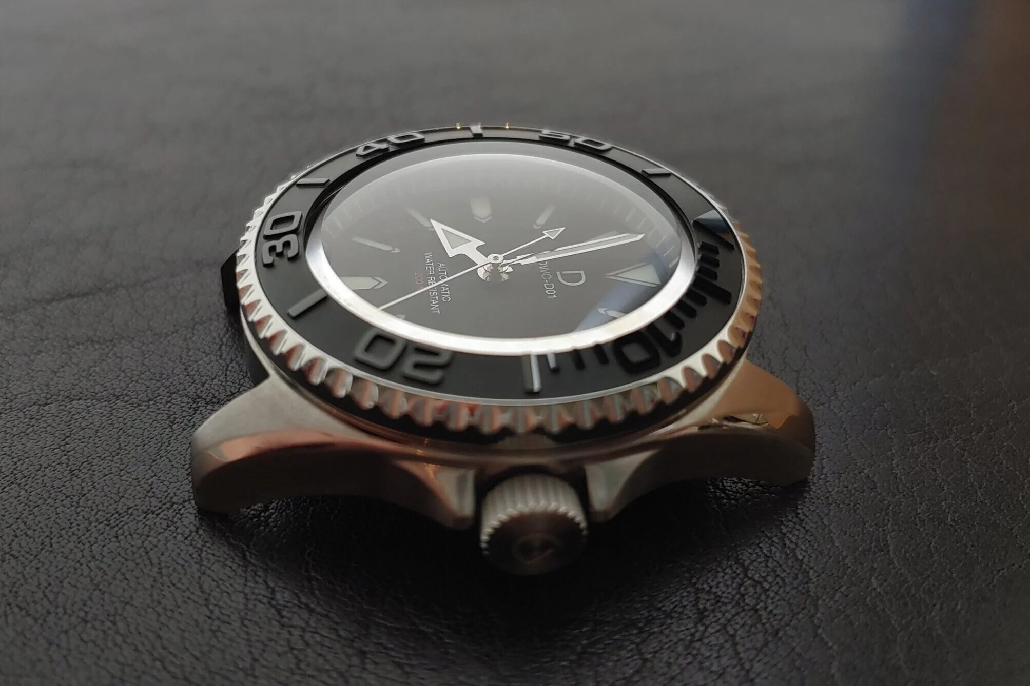 如何將DWC潛水錶的錶殼升級至藍寶石錶鏡