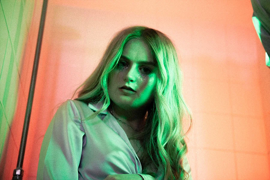 Girl-Green-red-lighting-Seedy-Bathroom-Photoshoot.jpg