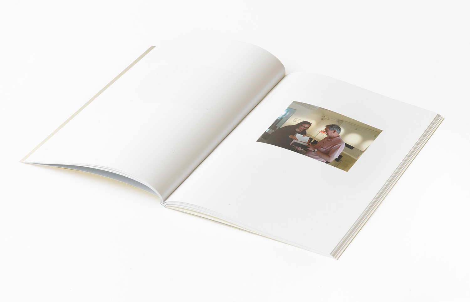 Martin_Parr_looking_at_books5.jpg