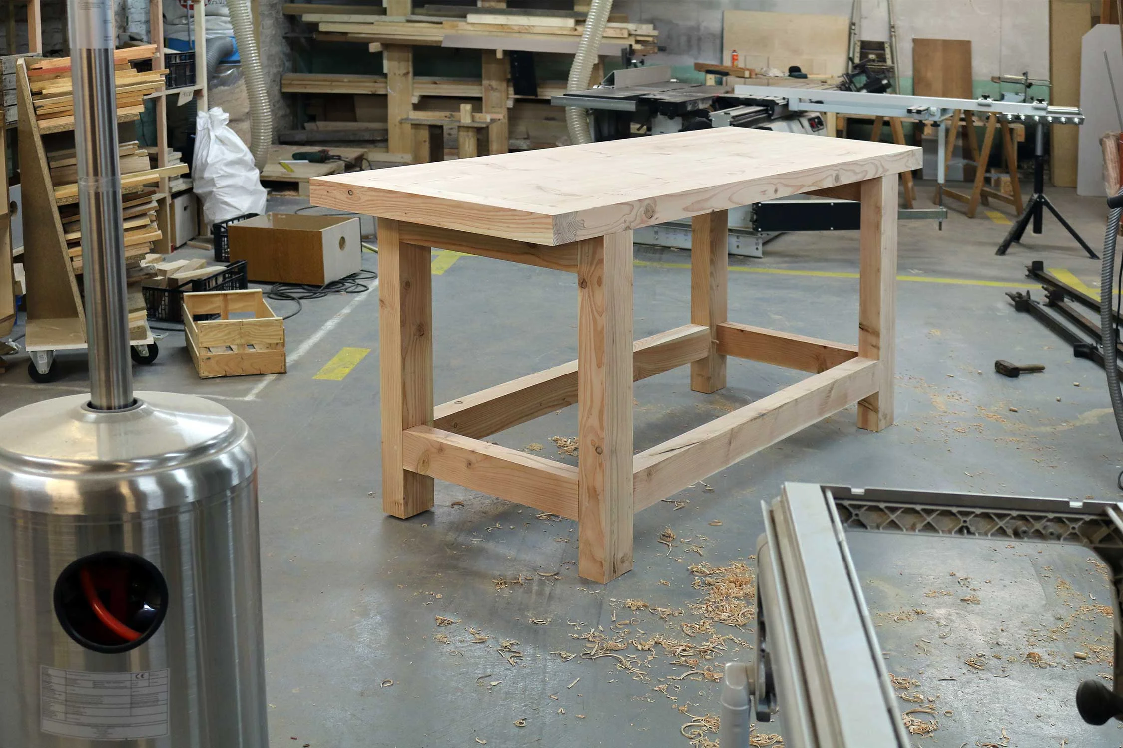 Construction de l'atelier WIM (We Cycle in Molembeek) http://www.cocreate.brussels/-Wim- Quelles sont les conditions d’émergence d’un système alternatif, collaboratif, circulaire et local de gestion du déchet-matériau bois en Région de Bruxelles-