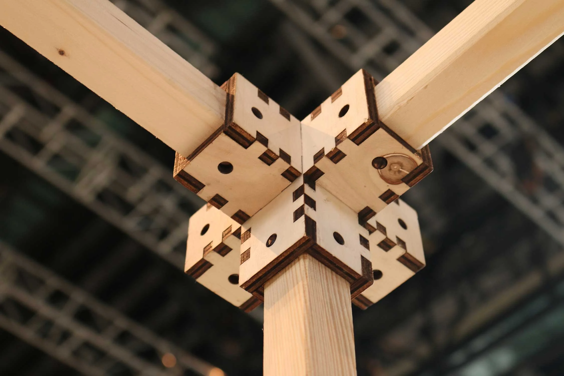  Design et contrcuction du mobilier modulable Tasseaux-Raccord, construit pour les Halles de Schaerbeek à l'occasion d'Europe Refresh.   Europe Refresh, ce sont trois opérateurs (Les Halles de Schaerbeek, Le Carreau du Temple et KissKissBankBank) et 